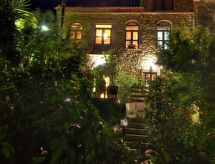 Villa Elborgini: Authentiek familiehuis met tuin nabij het strand van Heraklion - thumbnail 1
