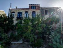 Villa Elborgini: Authentiek familiehuis met tuin nabij het strand van Heraklion - thumbnail 3