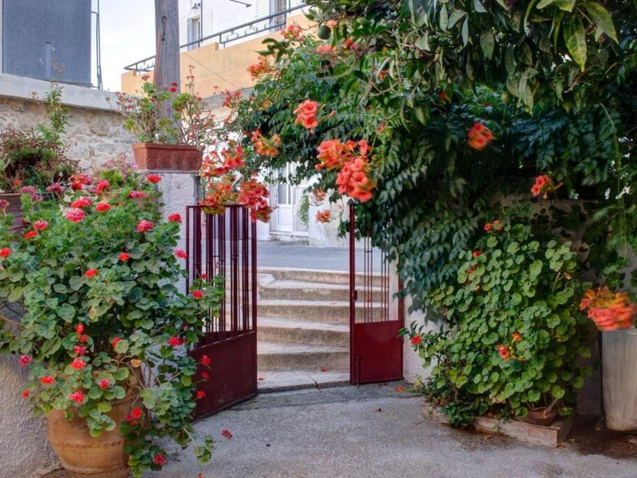 Photo of Villa Elborgini in den Außenbezirken von Heraklion