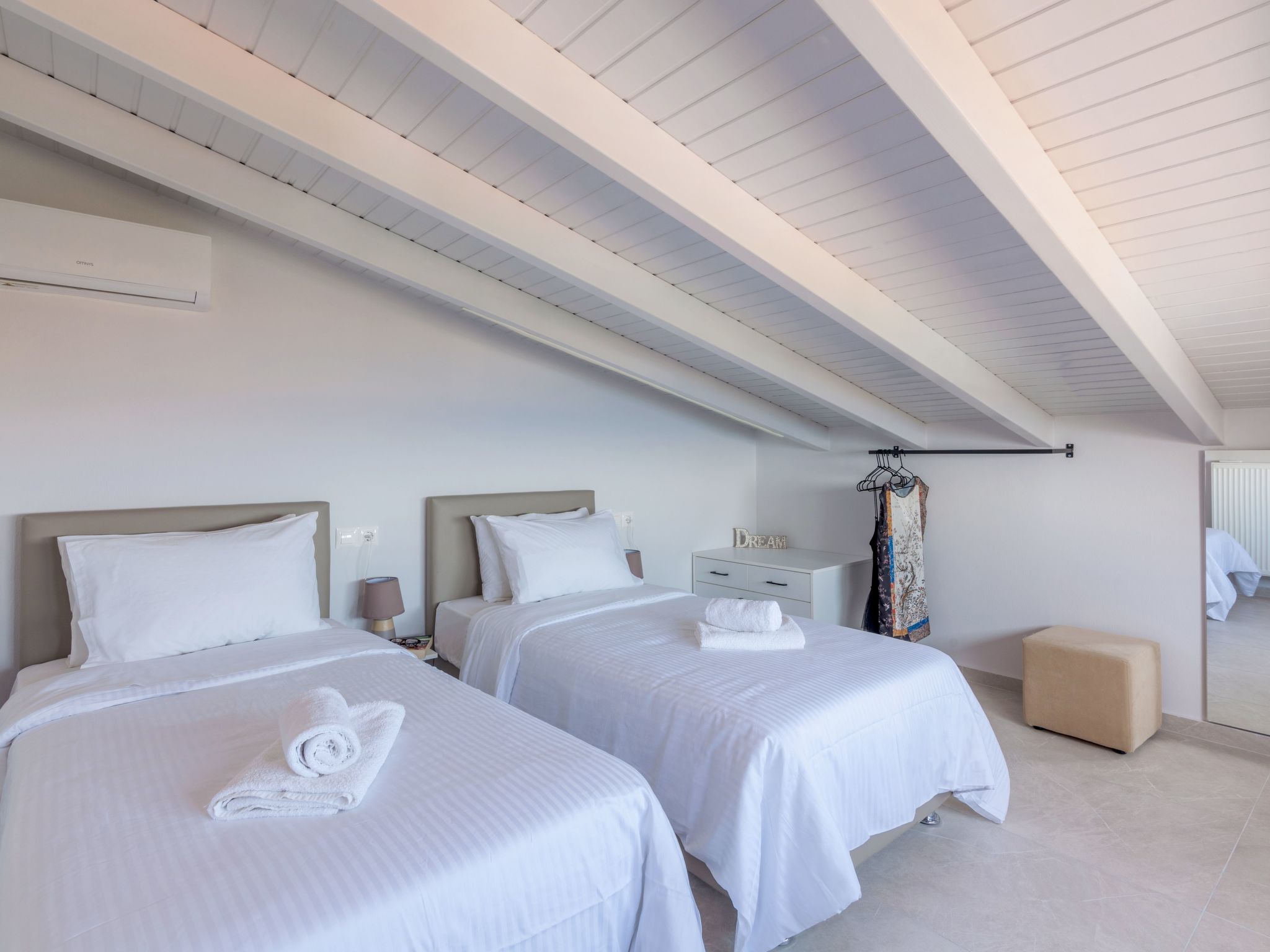 Ferienvilla mit privatem Pool-Dedans