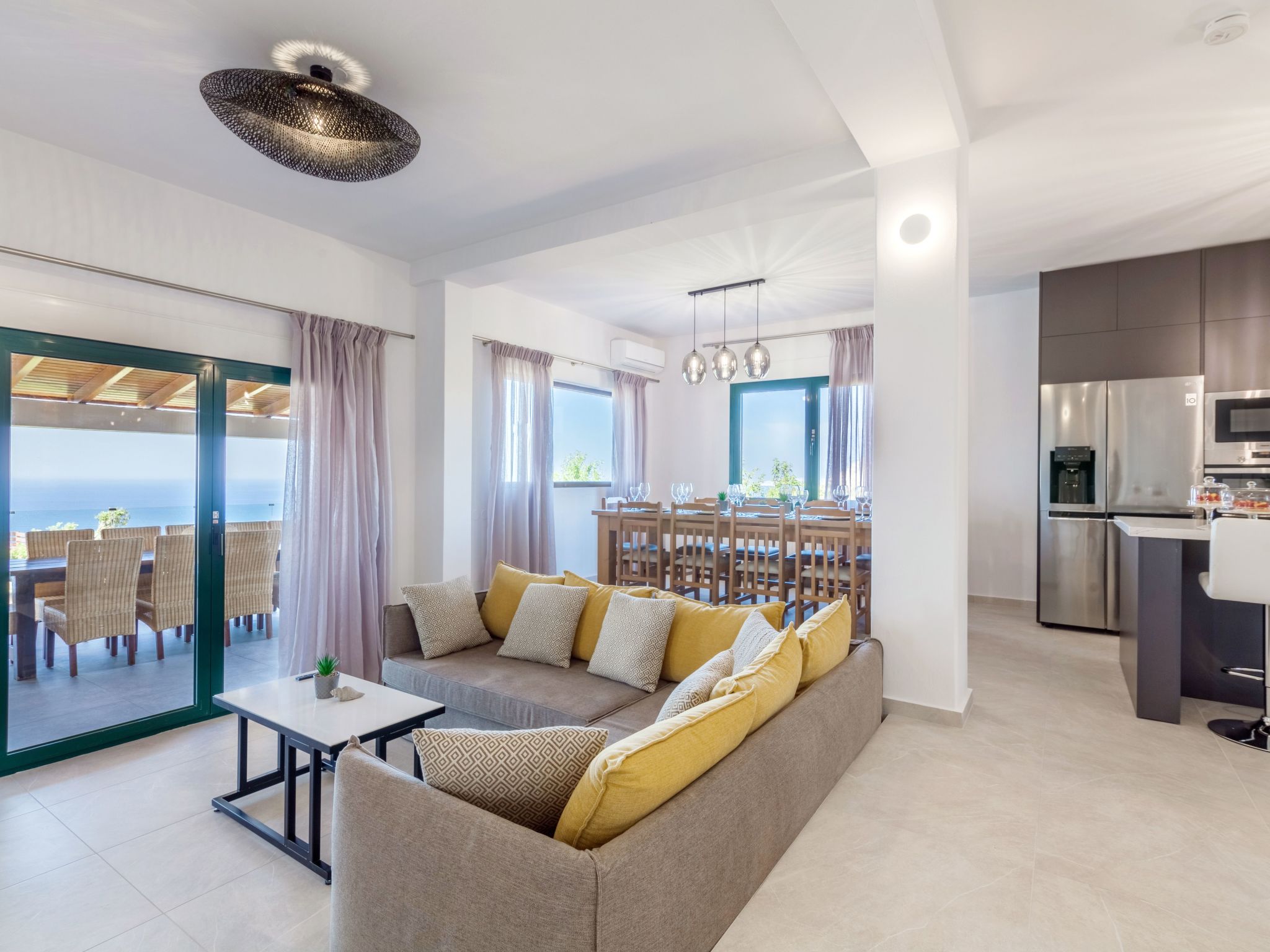 Ferienvilla mit privatem Pool-Dedans