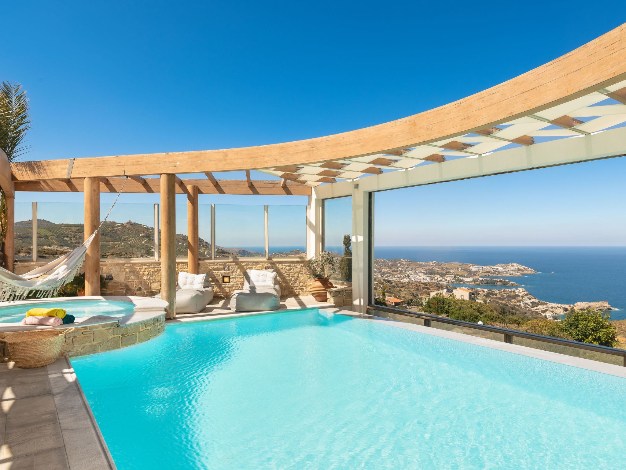 Vakantiehuis met privé zwembad in Agia Pelagia (Griekenland) voor 14 personen