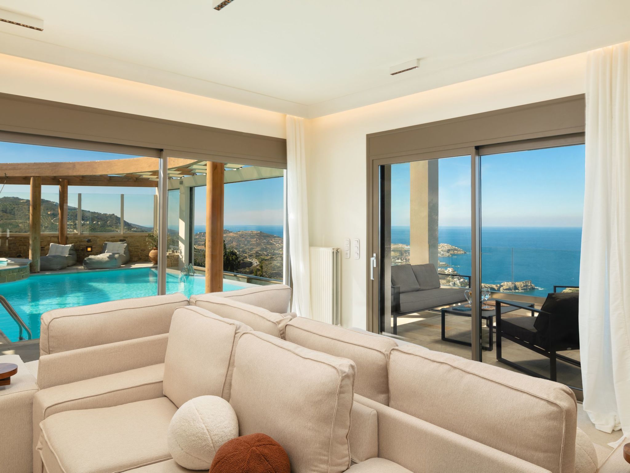 Luxuriöses Anwesen mit Meerblick und beheiztem Infinity-Pool