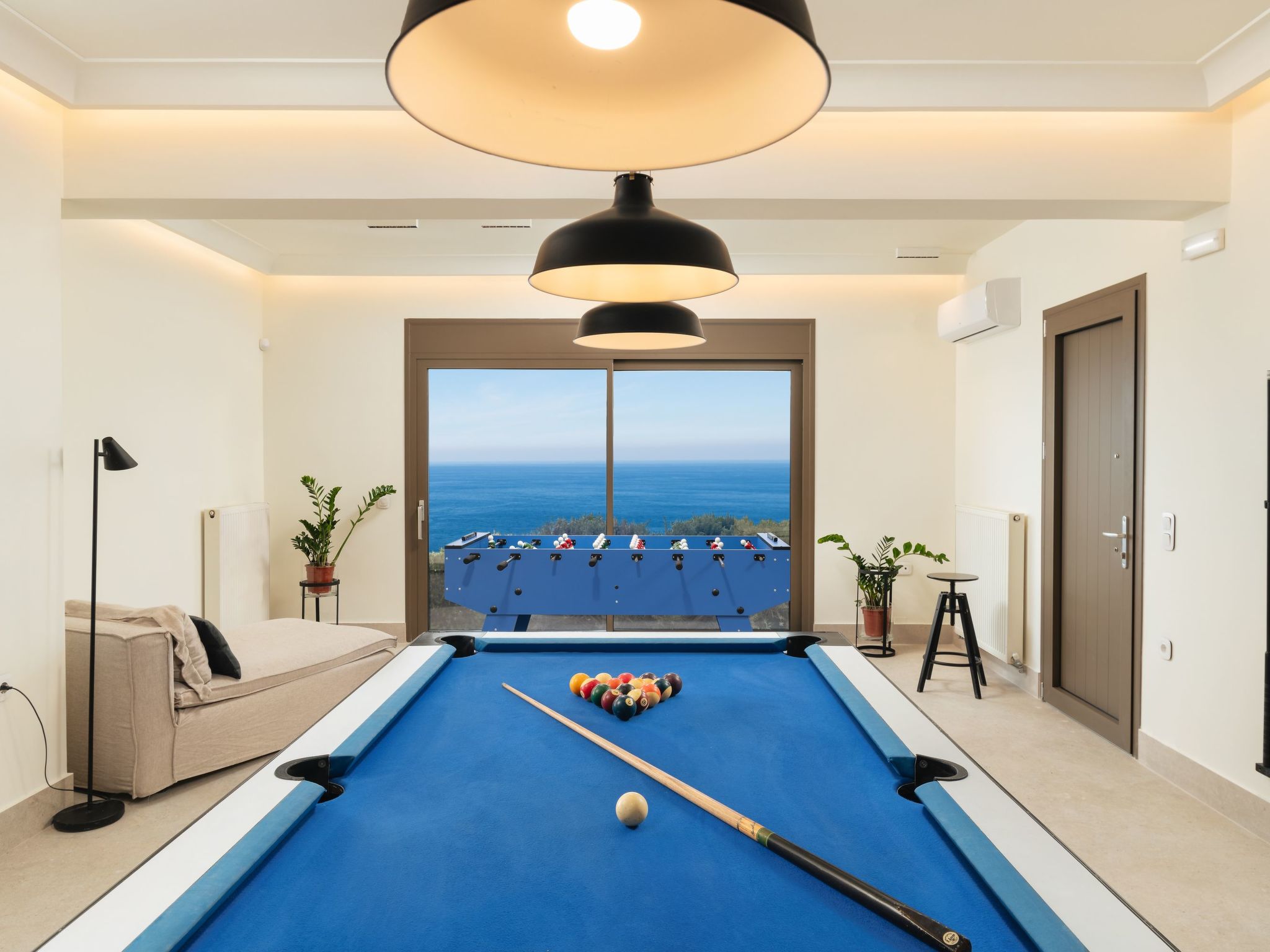 Luxuriöses Anwesen mit Meerblick und beheiztem Infinity-Pool-Dedans