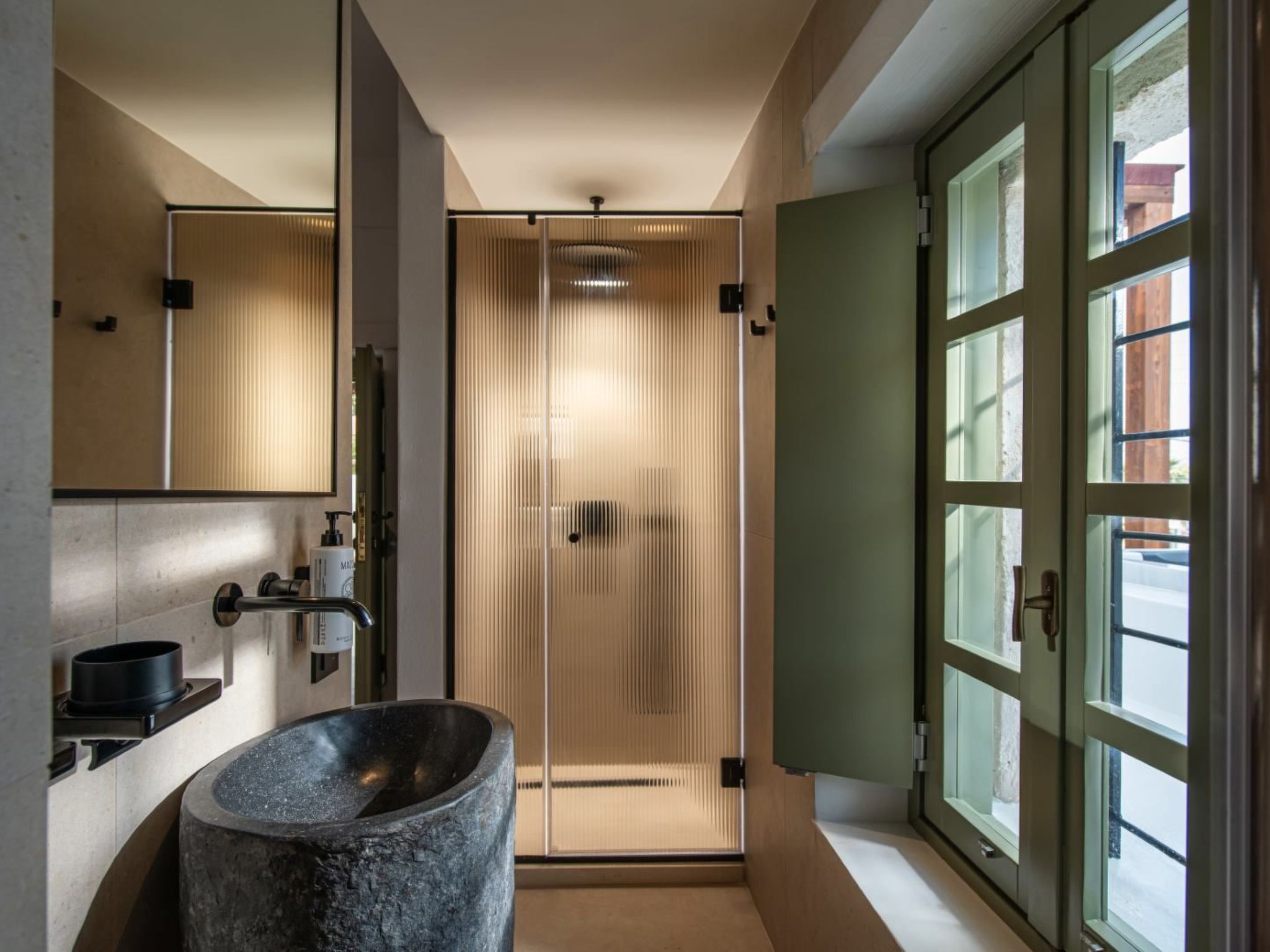 Mint Villa "by Checkin"-Binnen