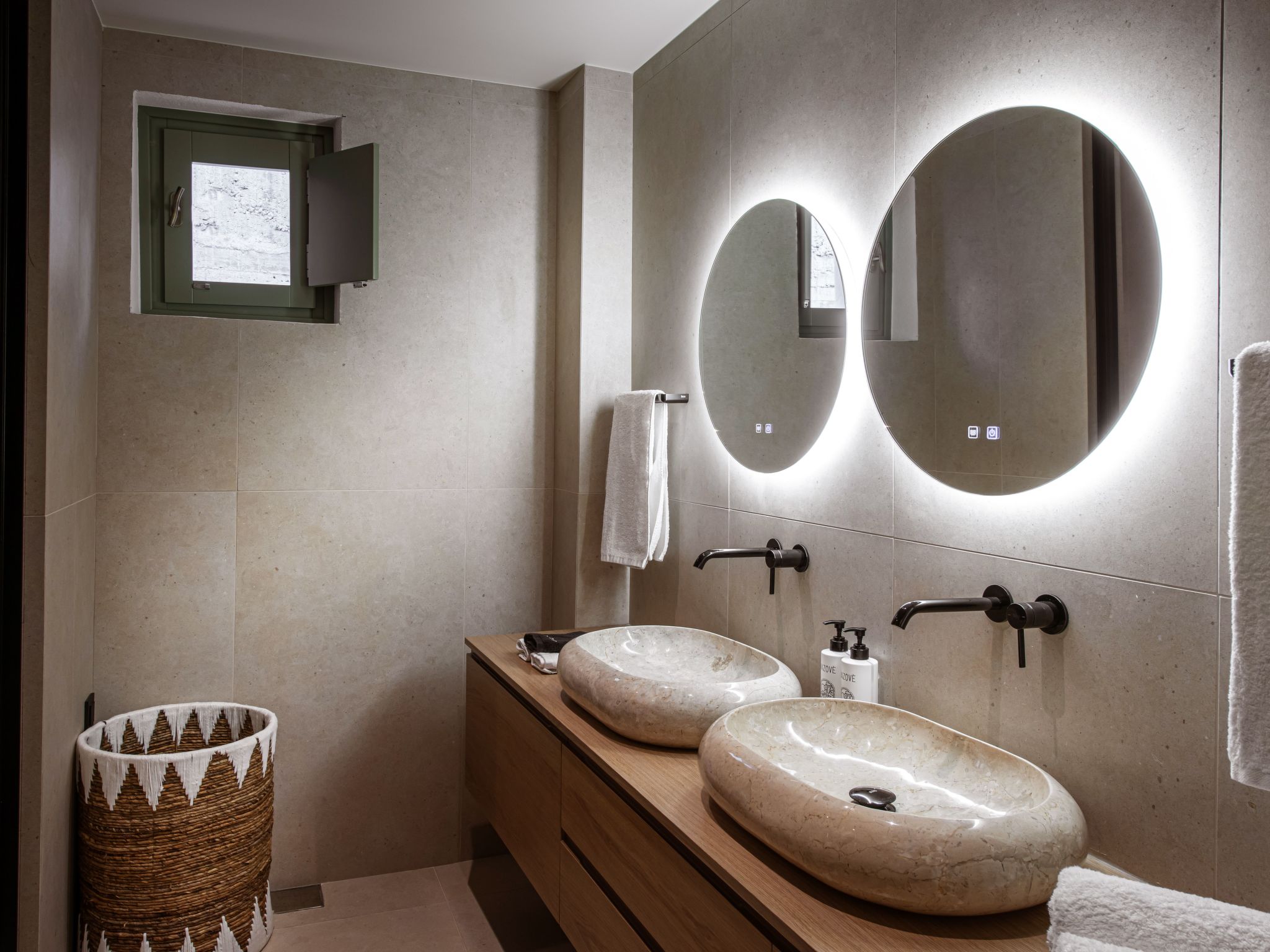 Mint Villa "by Checkin"-Binnen