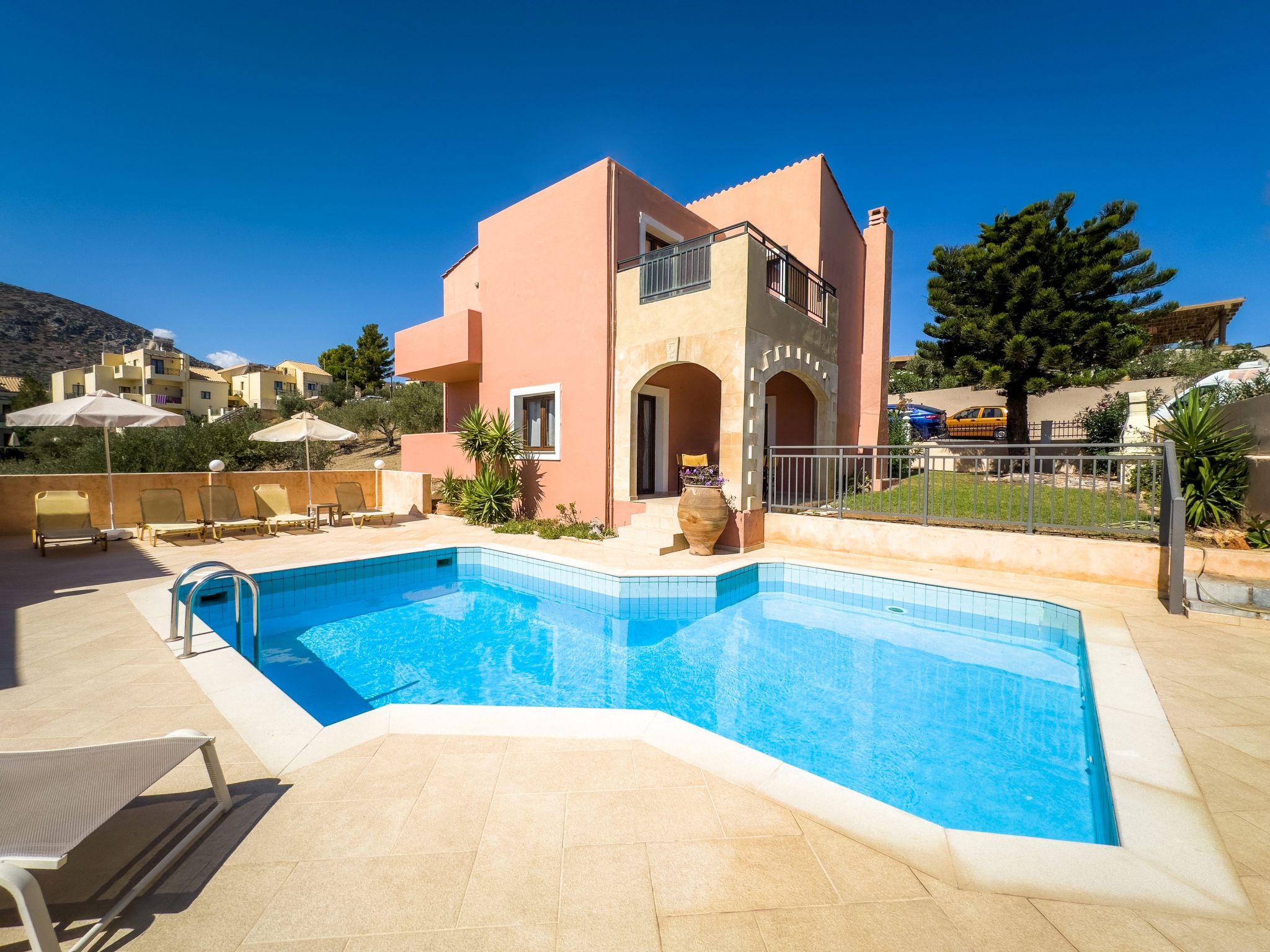 Niriides Villas_ Dafne _ 3-Schlafzimmer privater Pool-Binnen