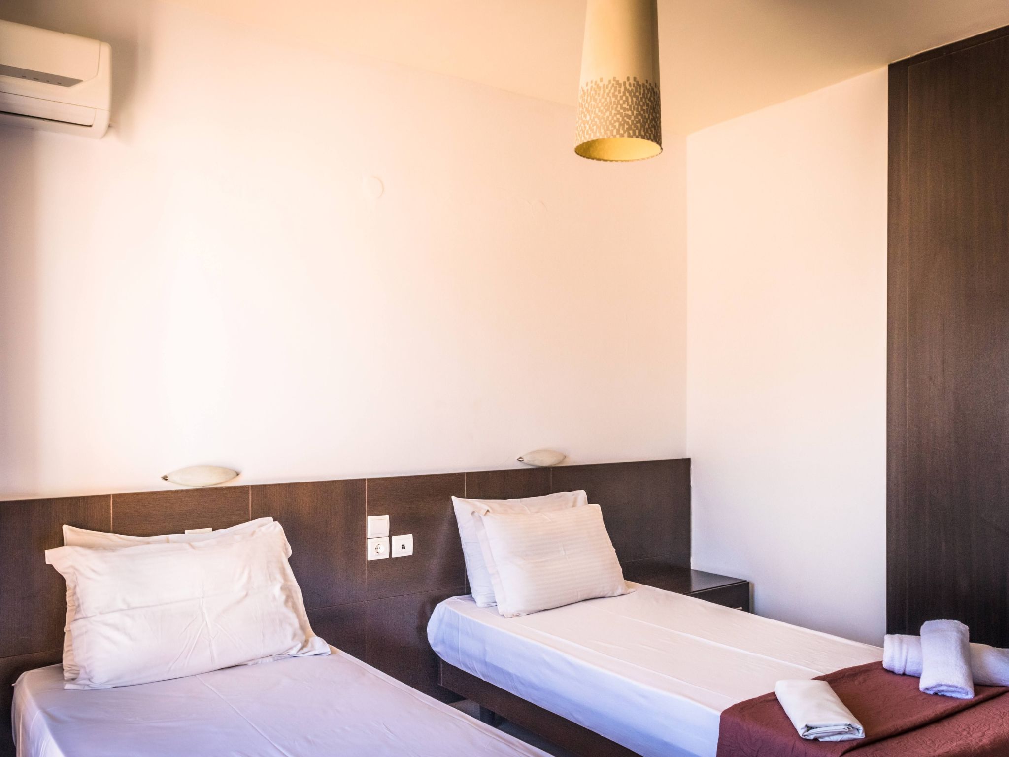 Niriides Villas_ Dafne _ 3-Schlafzimmer privater Pool-Binnen