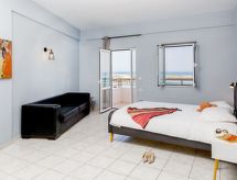 Studio aan zee in Kato Gouves met zonsondergang, balkon en zwembad - thumbnail 1