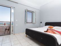 Studio aan zee in Kato Gouves met zonsondergang, balkon en zwembad - thumbnail 5