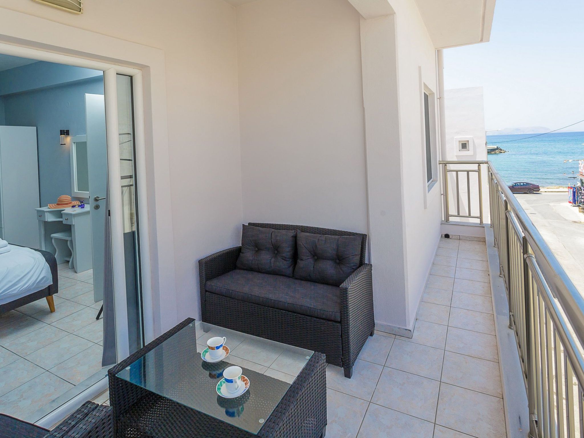 In Kato Gouves mit Blick auf den Sonnenuntergang