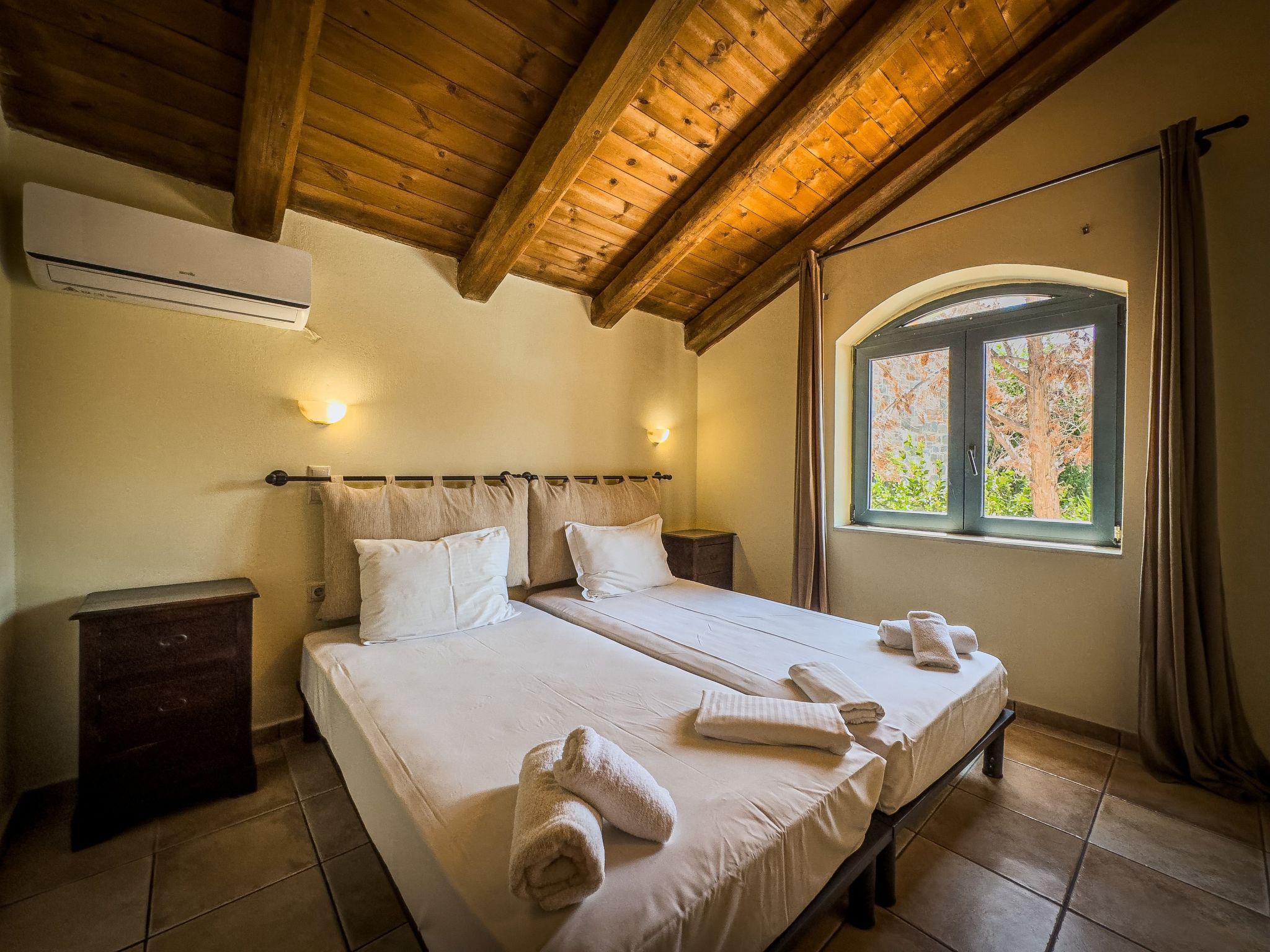 Niriides Villas_Aktea_ 3-Schlafzimmer privater Pool-Binnen