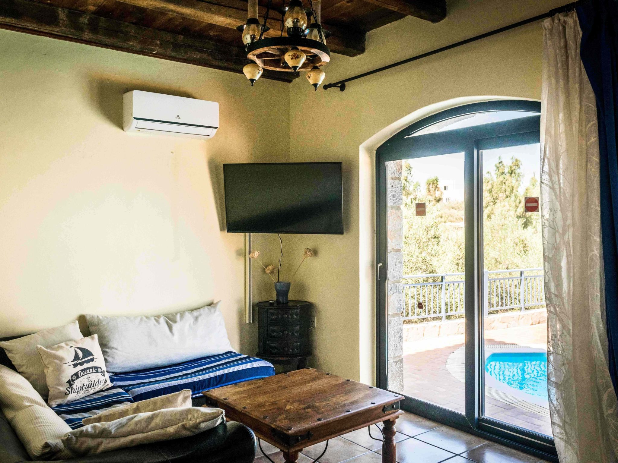 Niriides Villas_ Thetis_ 3-Schlafzimmer privater Pool-Binnen