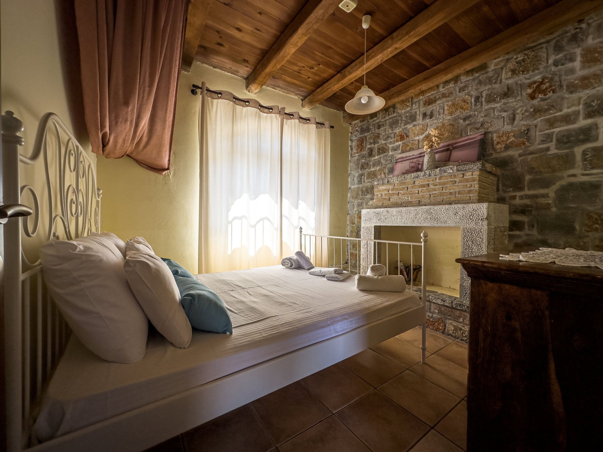 Niriides Villas_ Thetis_ 3-Schlafzimmer privater Pool-Binnen