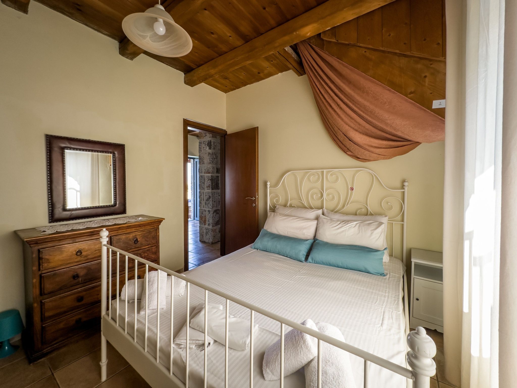 Niriides Villas_ Thetis_ 3-Schlafzimmer privater Pool-Binnen