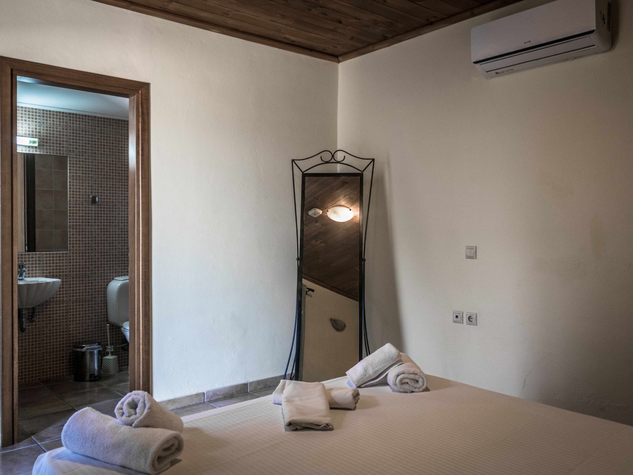 Niriides Villas_ Thetis_ 3-Schlafzimmer privater Pool-Binnen