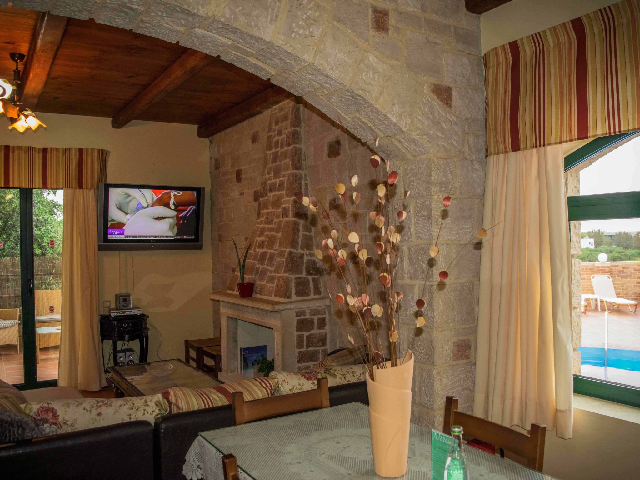 Niriides Villas_ Thetis_ 3-Schlafzimmer privater Pool-Binnen