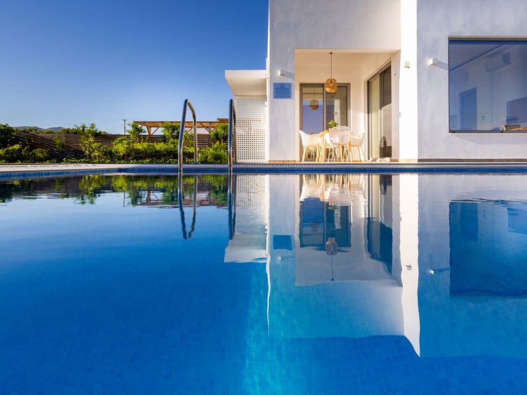 Sardines Luxury Villa 1 – Privézwembad & tuin op 350m van zee in Analipsi in Analipsi-Hersonissos