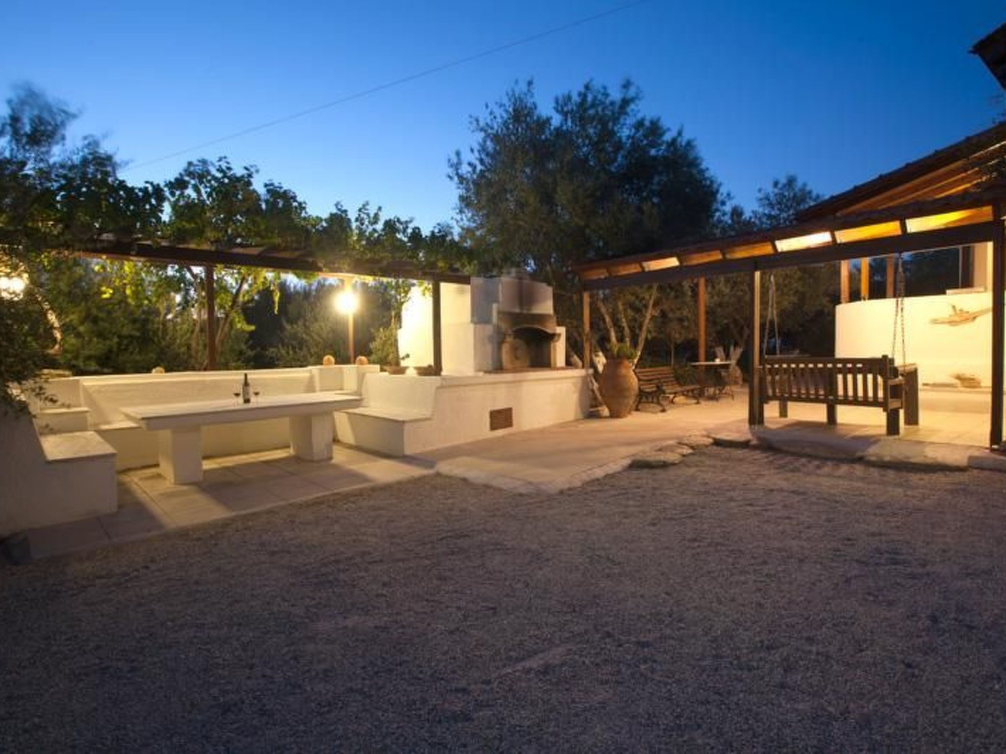 Wohnung mit Pool im Blumenparadies