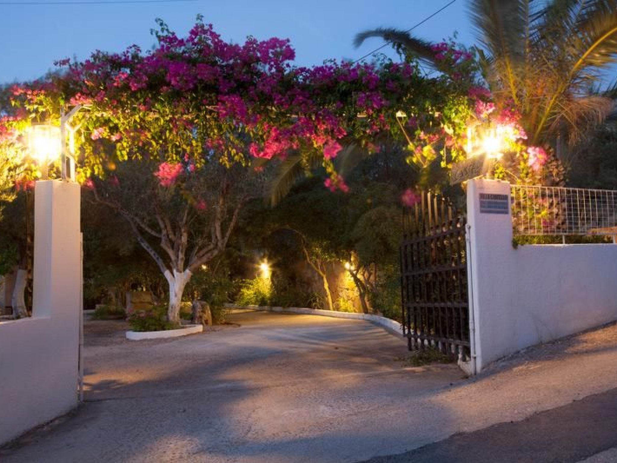 Wohnung mit Pool im Blumenparadies