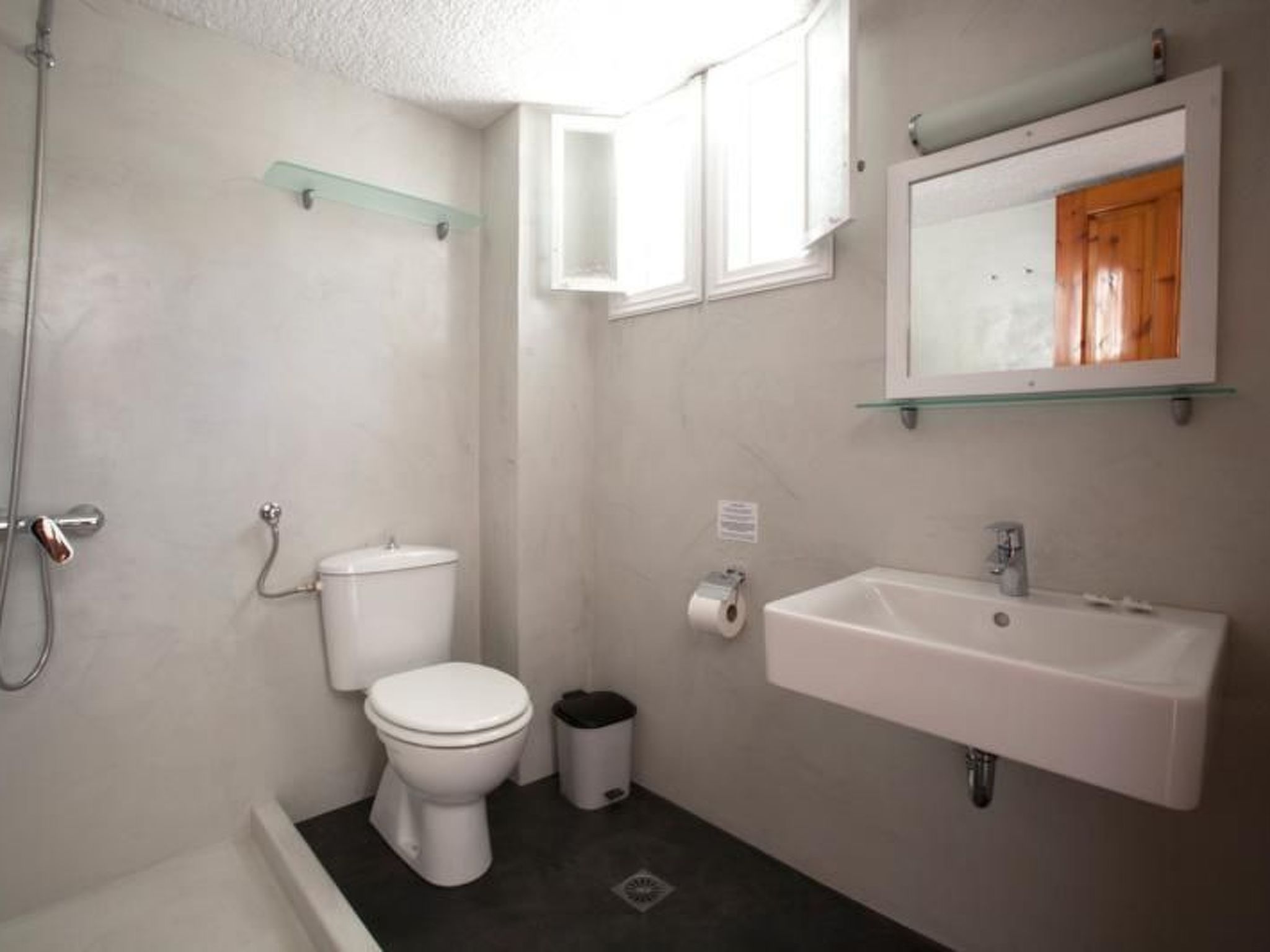 Wohnung mit Pool im Blumenparadies-Image-tags.info