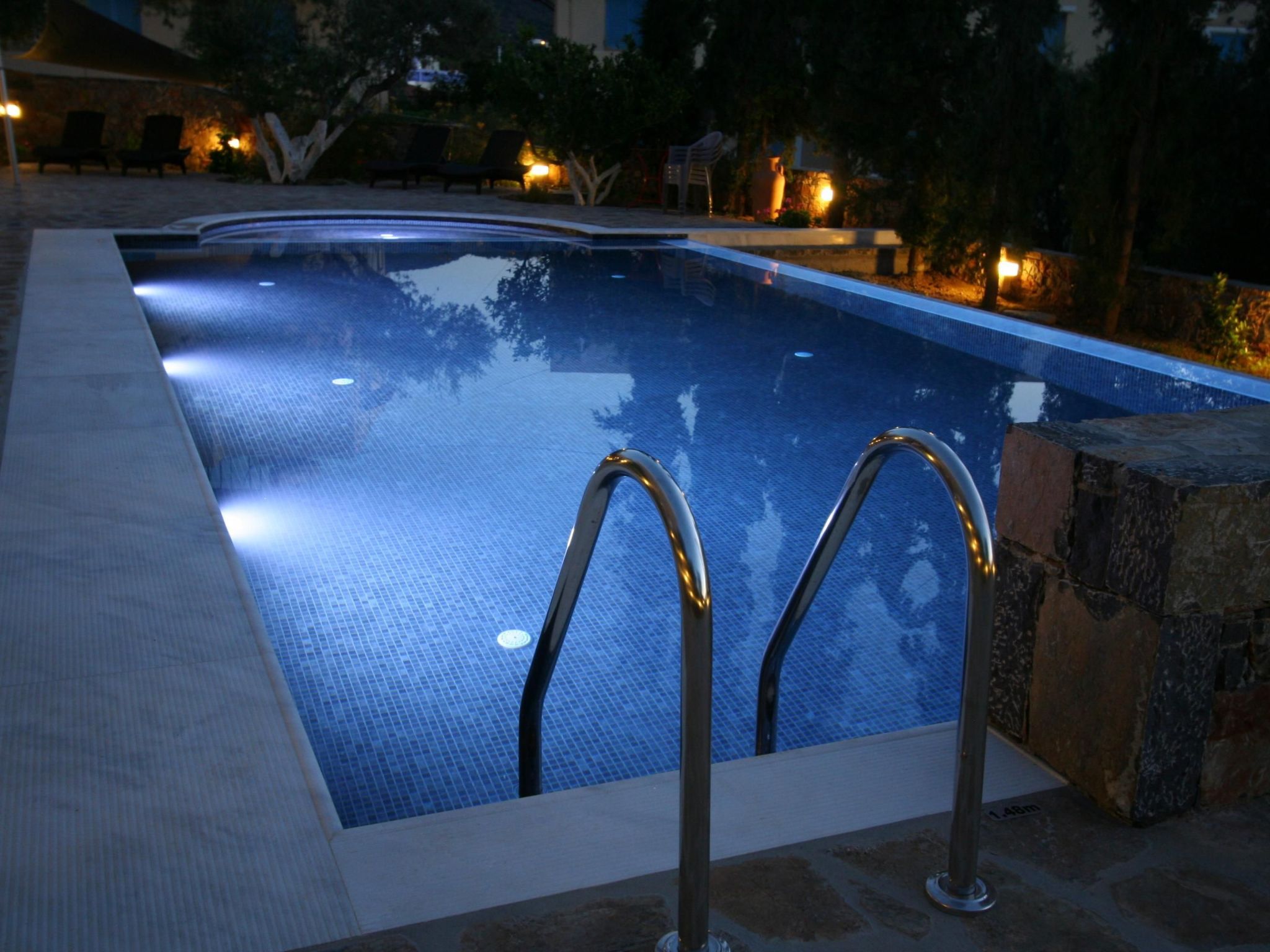 Wohnung mit Pool im Blumenparadies-Image-tags.info