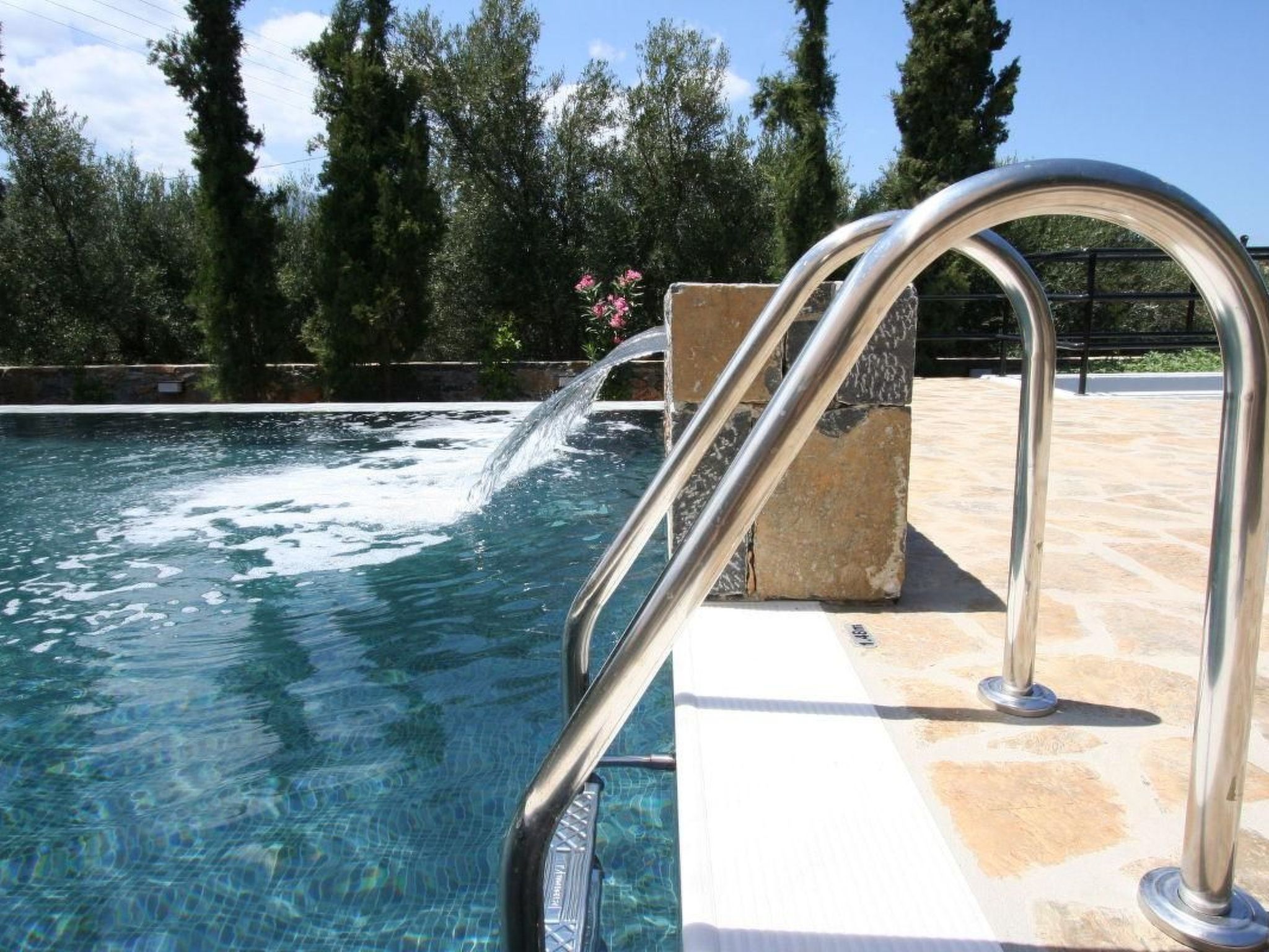 Wohnung mit Pool im Blumenparadies-Image-tags.info