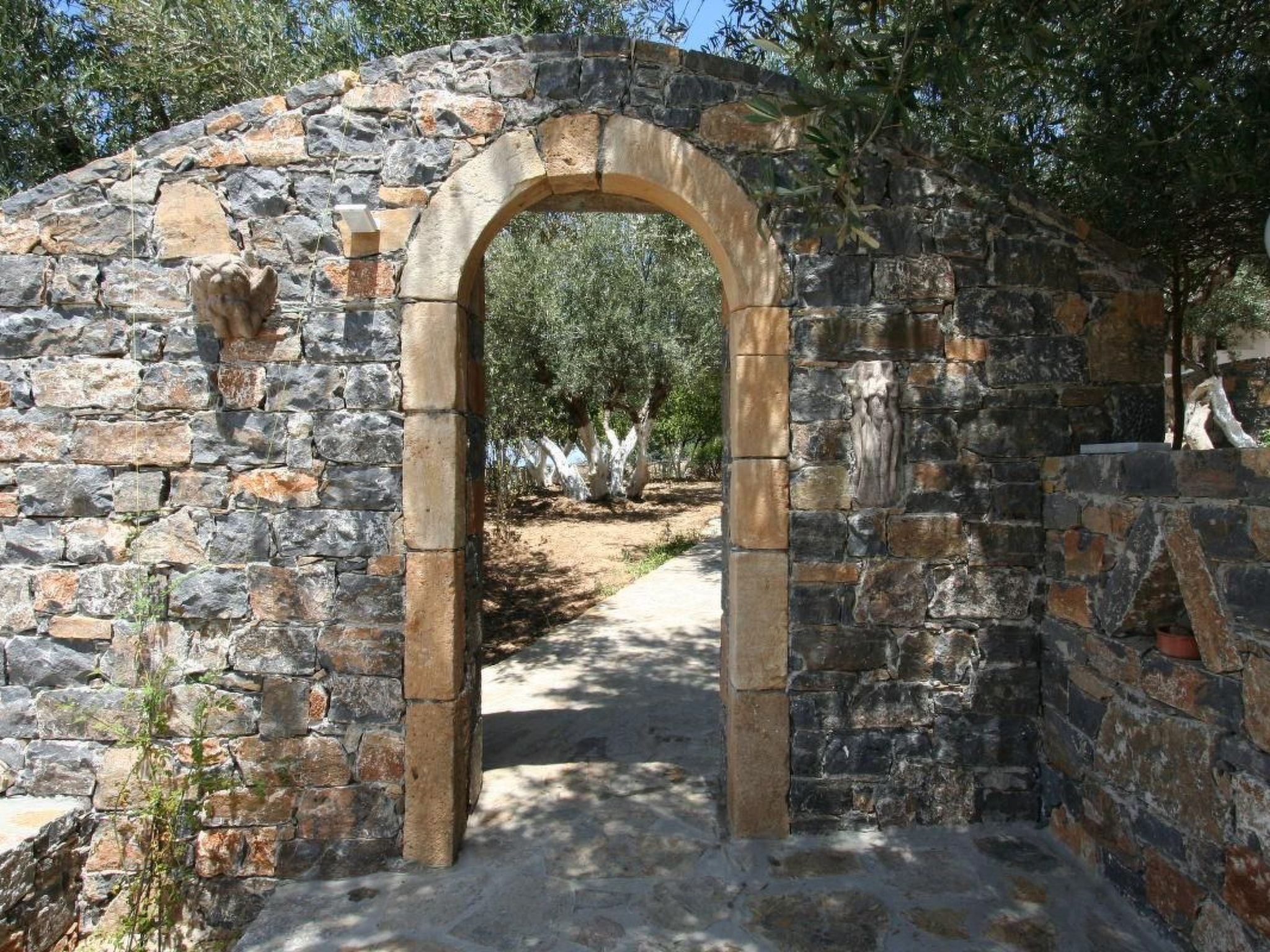 Wohnung mit Pool im Blumenparadies-Image-tags.info