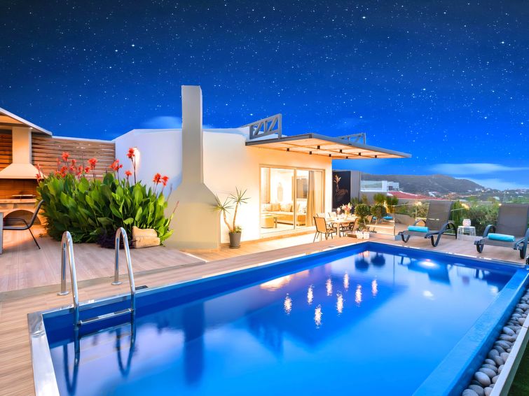Vakantiehuis in Agios Nikolaos met verwarmd zwembad in Agios Nikolaos