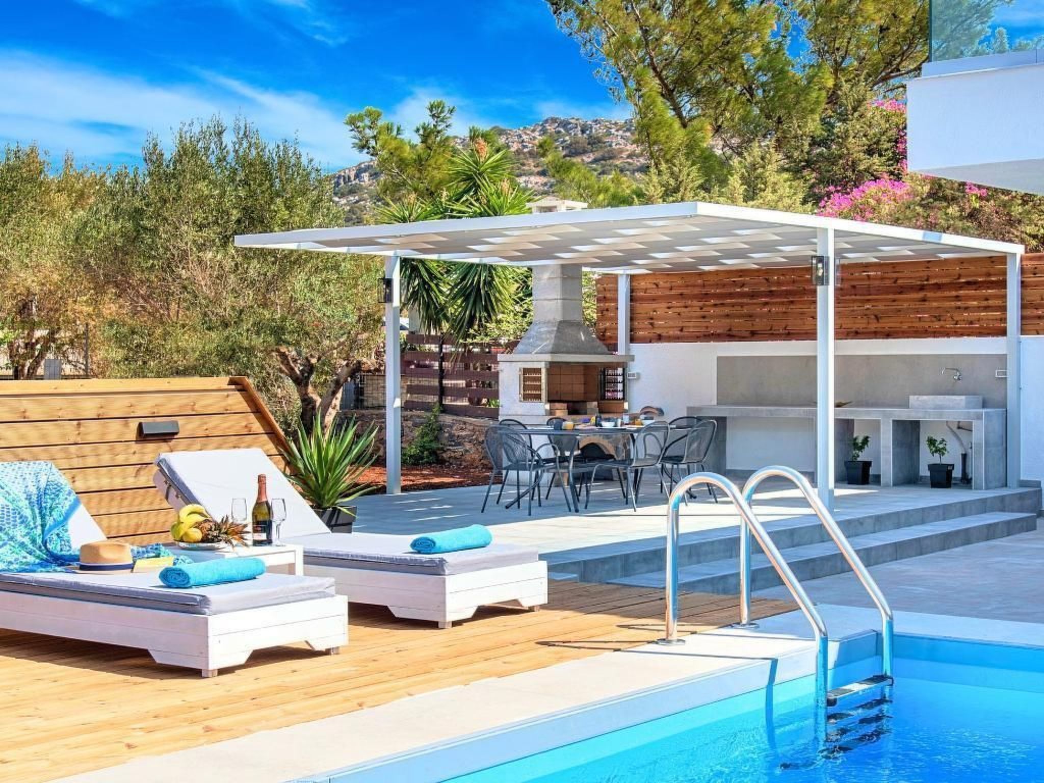 Villa "Etoile Villa" mit Blick auf das Wasser-Image-tags.info