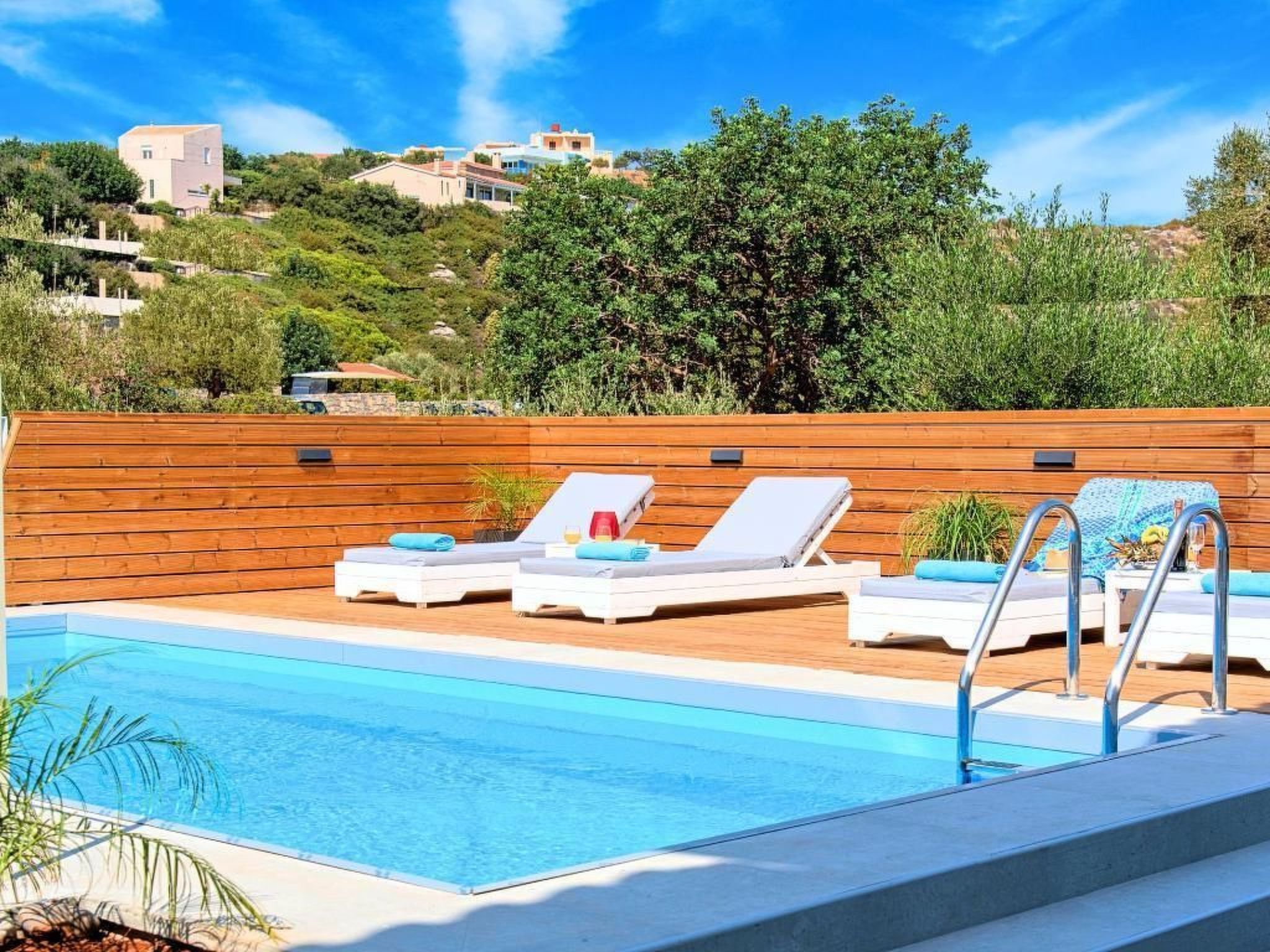 Villa "Etoile Villa" mit Blick auf das Wasser-Image-tags.info