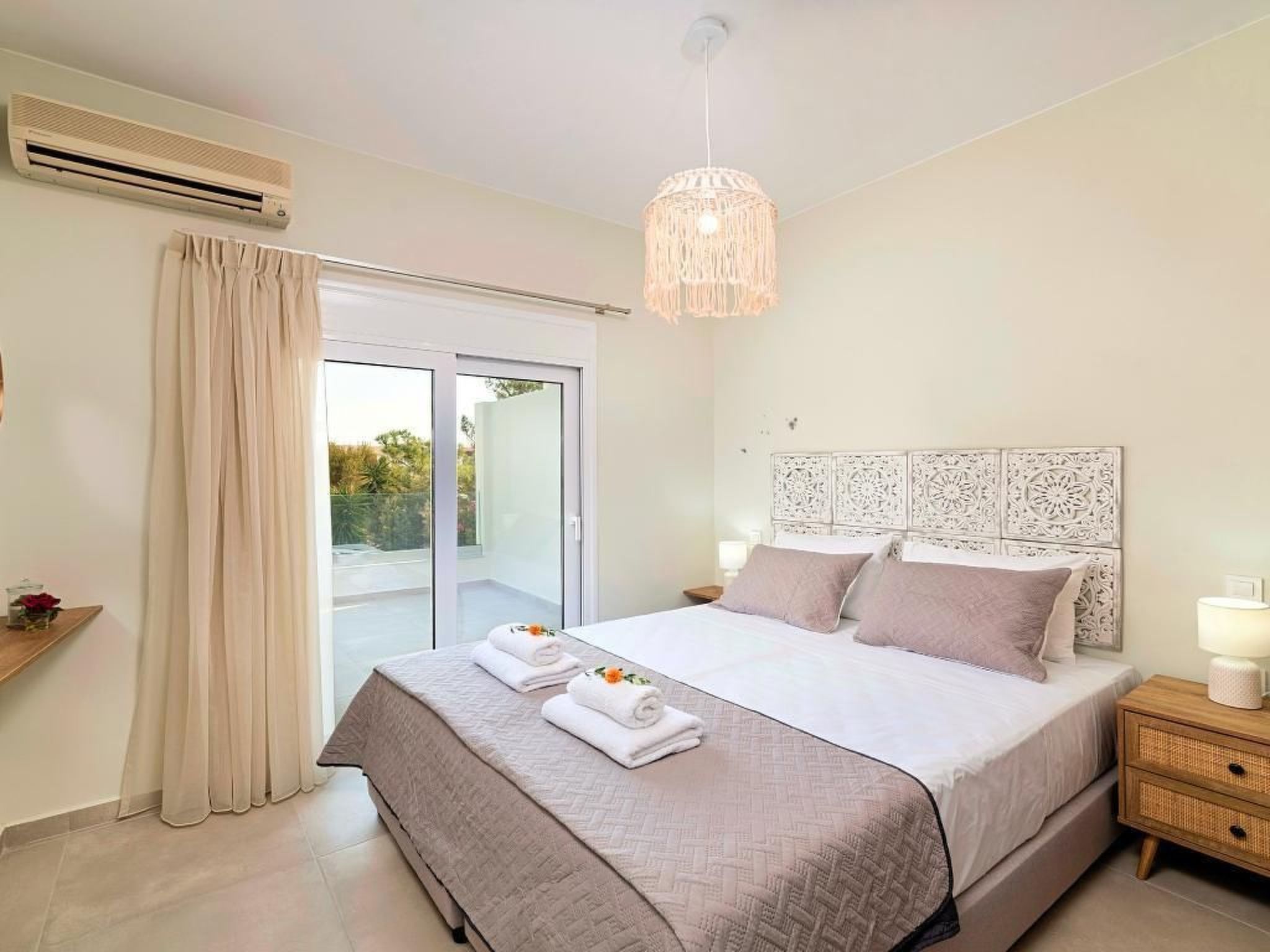 Villa "Etoile Villa" mit Blick auf das Wasser-Image-tags.info