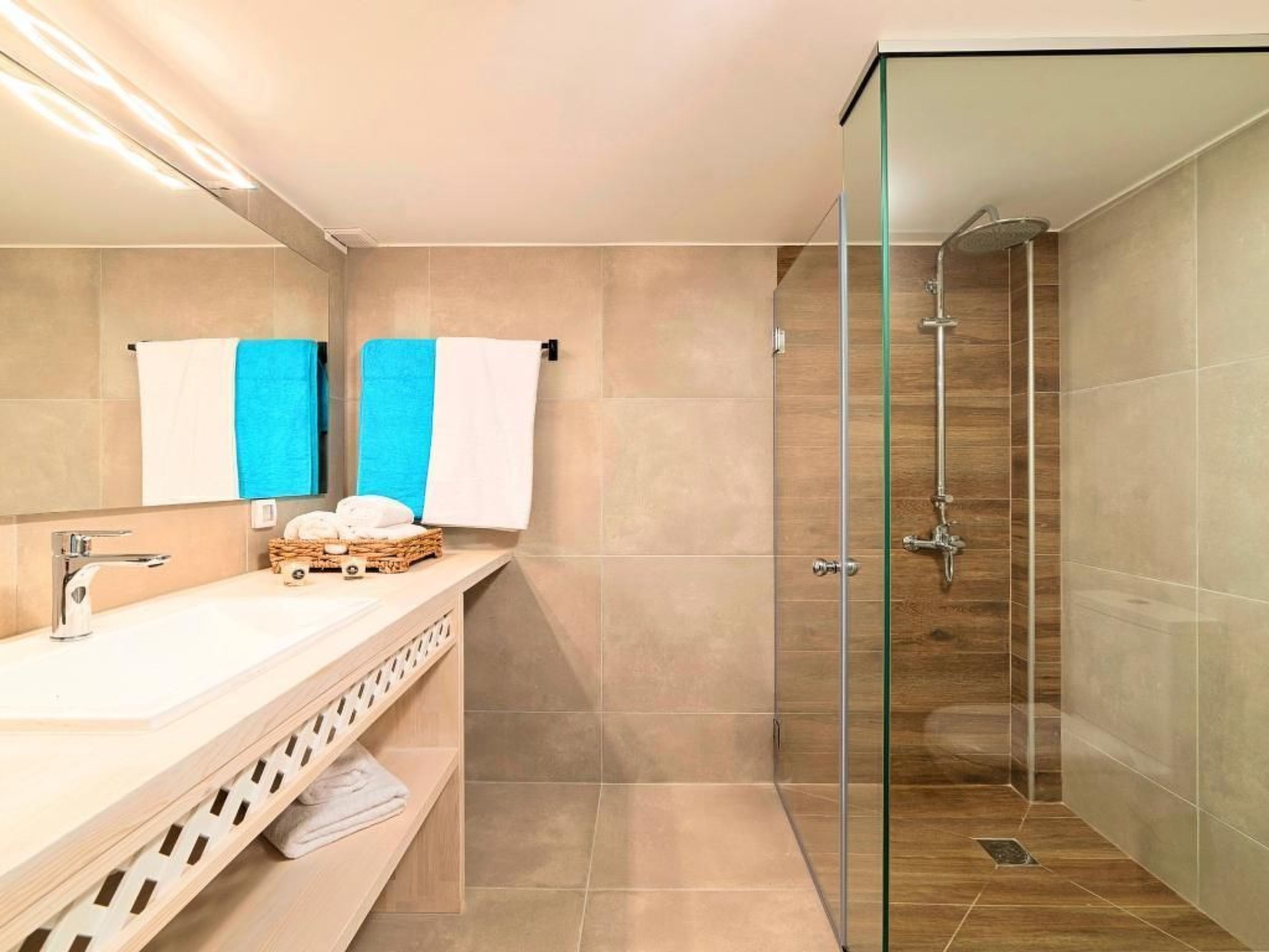 Villa "Etoile Villa" mit Blick auf das Wasser-Image-tags.info