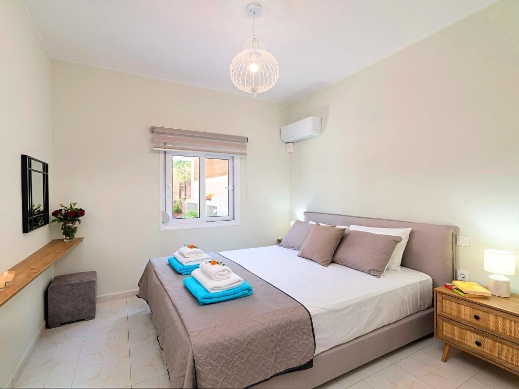 Villa "Etoile Villa" mit Blick auf das Wasser-Image-tags.info