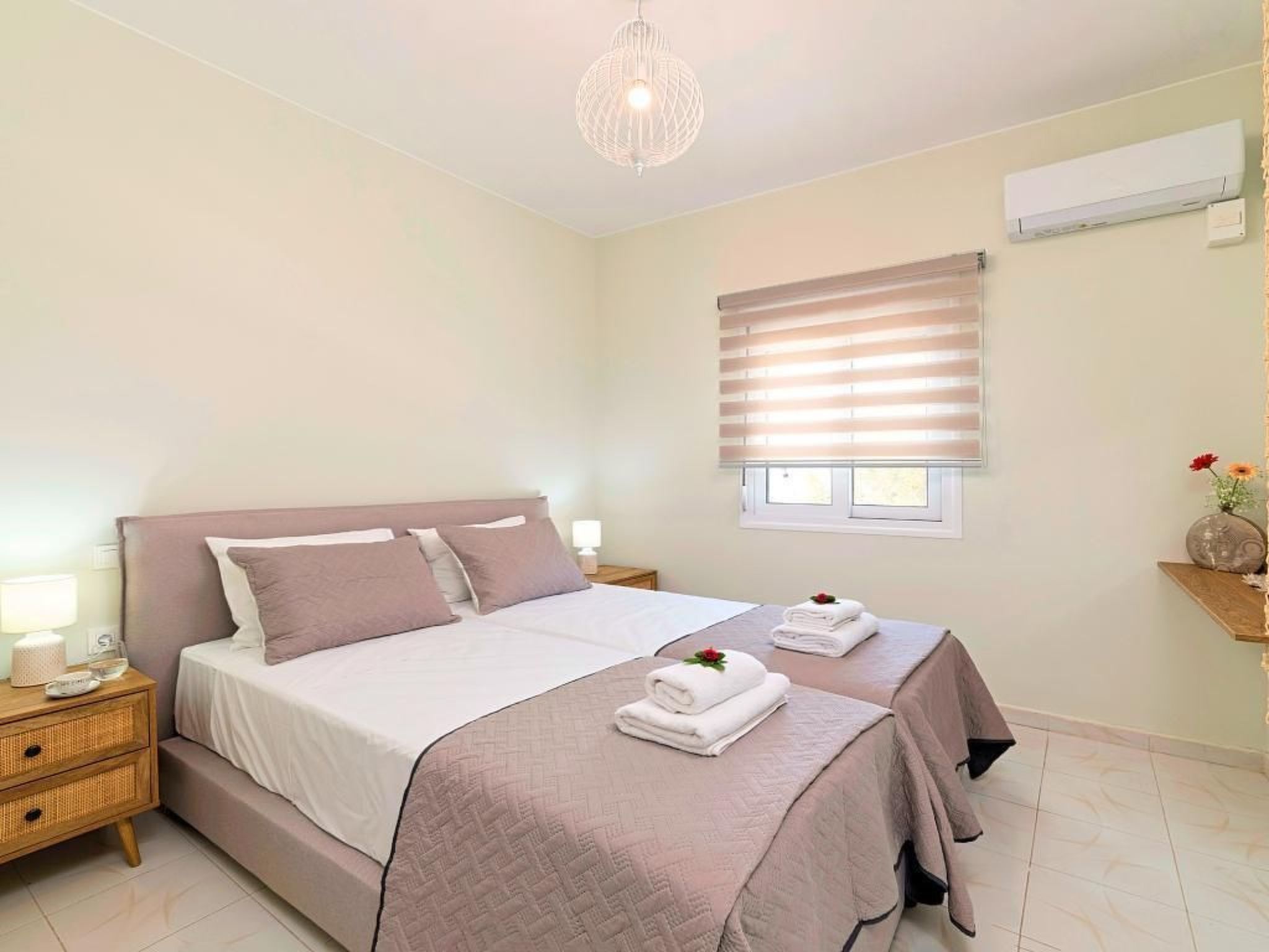 Villa "Etoile Villa" mit Blick auf das Wasser-Image-tags.info