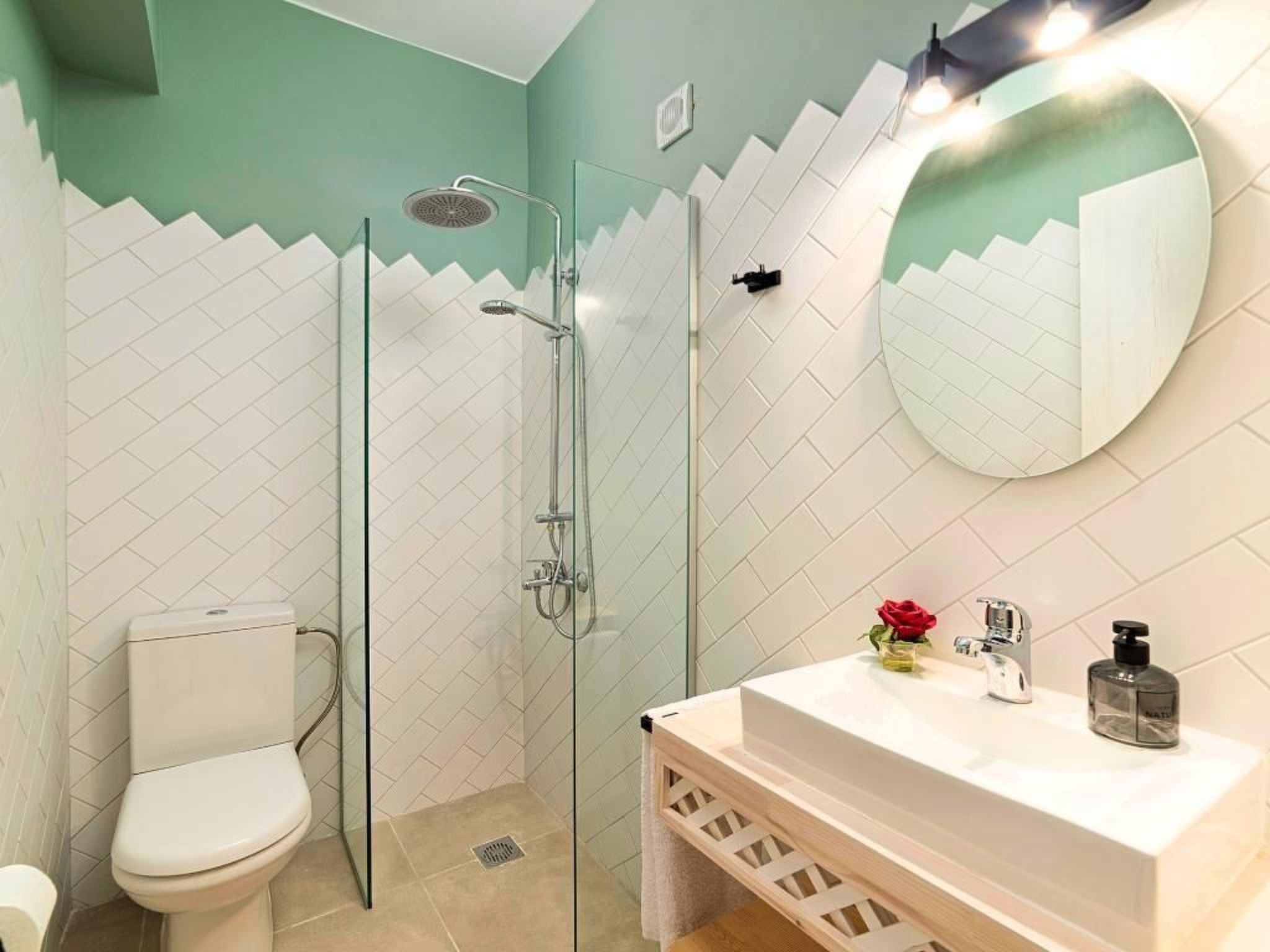 Villa "Etoile Villa" mit Blick auf das Wasser-Image-tags.info