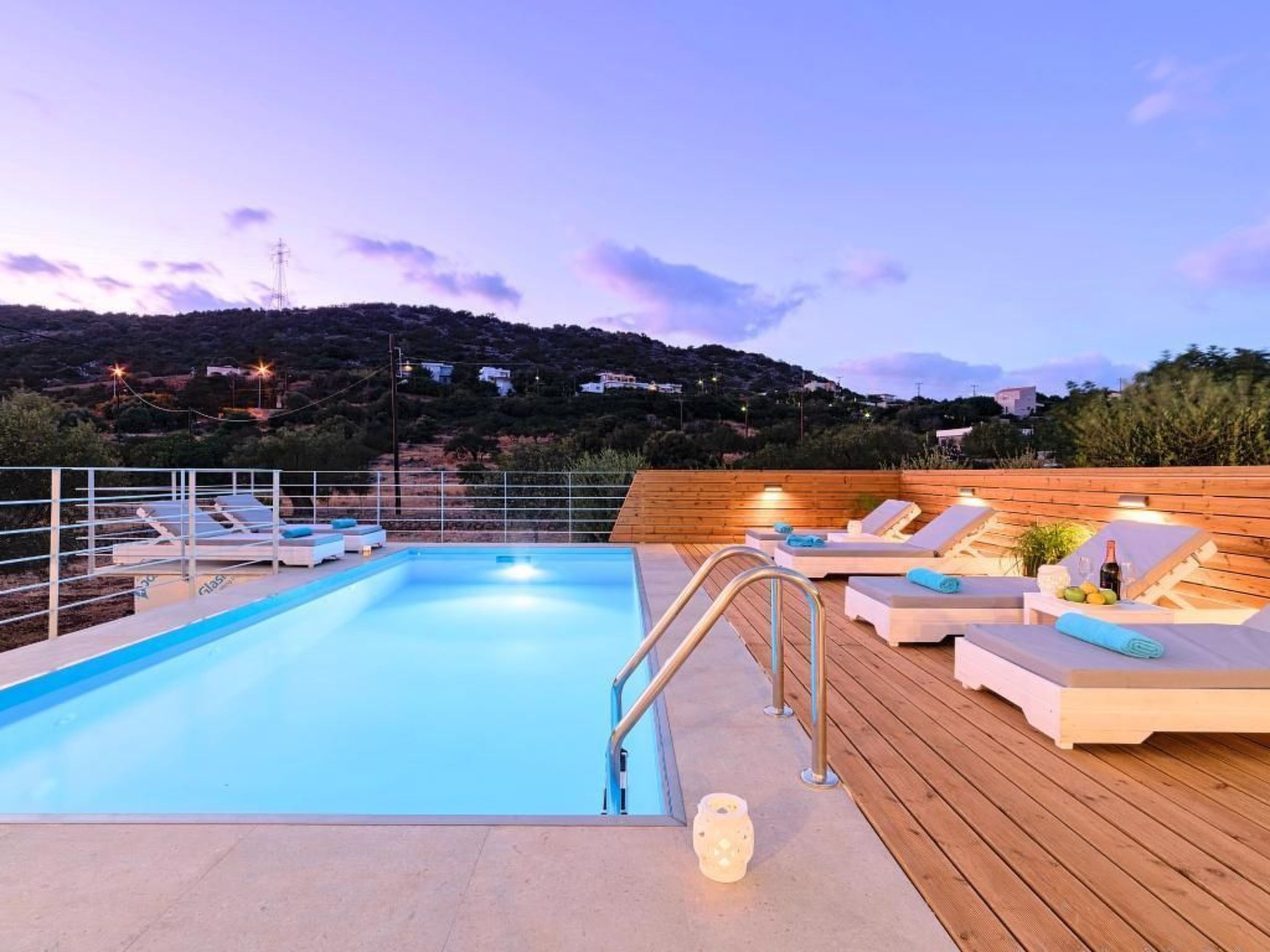 Villa "Etoile Villa" mit Blick auf das Wasser-Image-tags.info