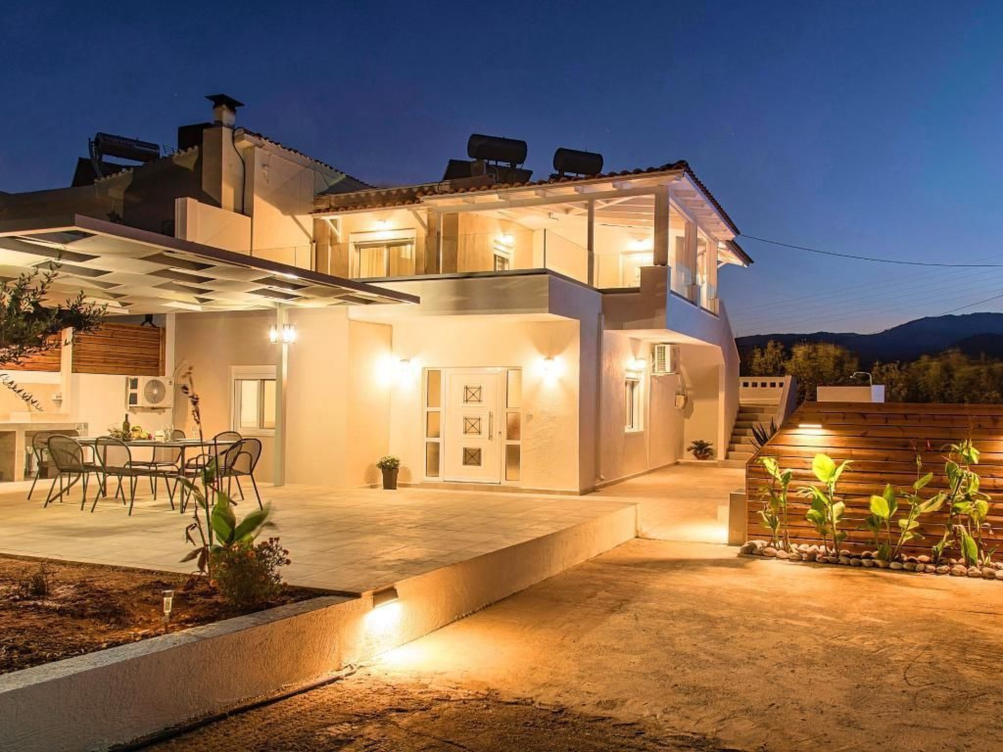 Villa "Etoile Villa" mit Blick auf das Wasser-Image-tags.info