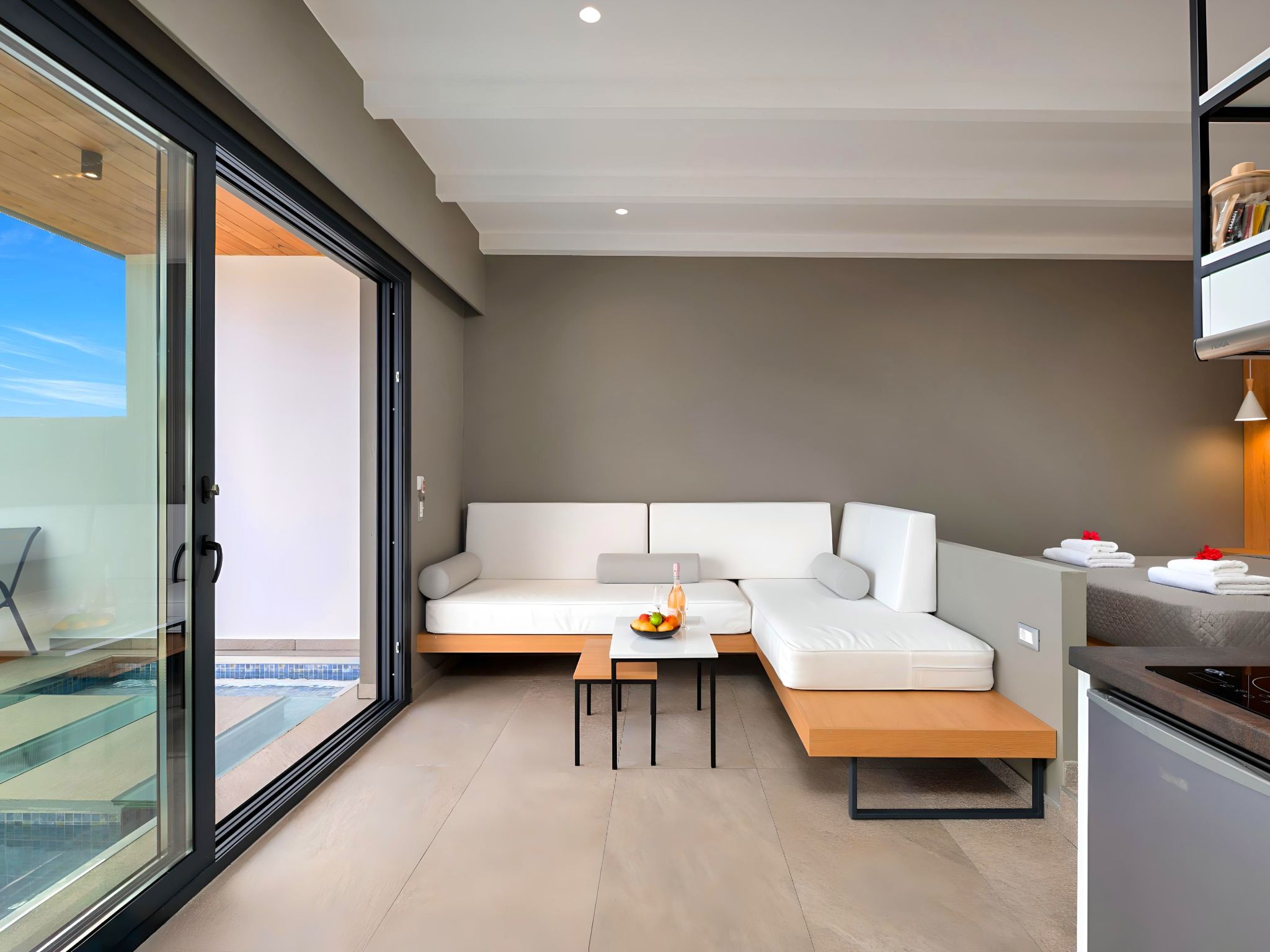 Canes Suites Privater Pool-Dedans