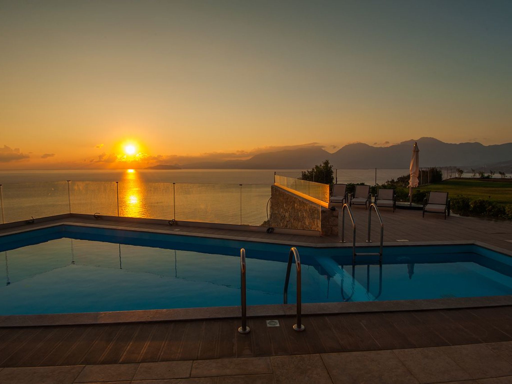 Brandneue, schicke und luxuriöse Wohnung-Draußen