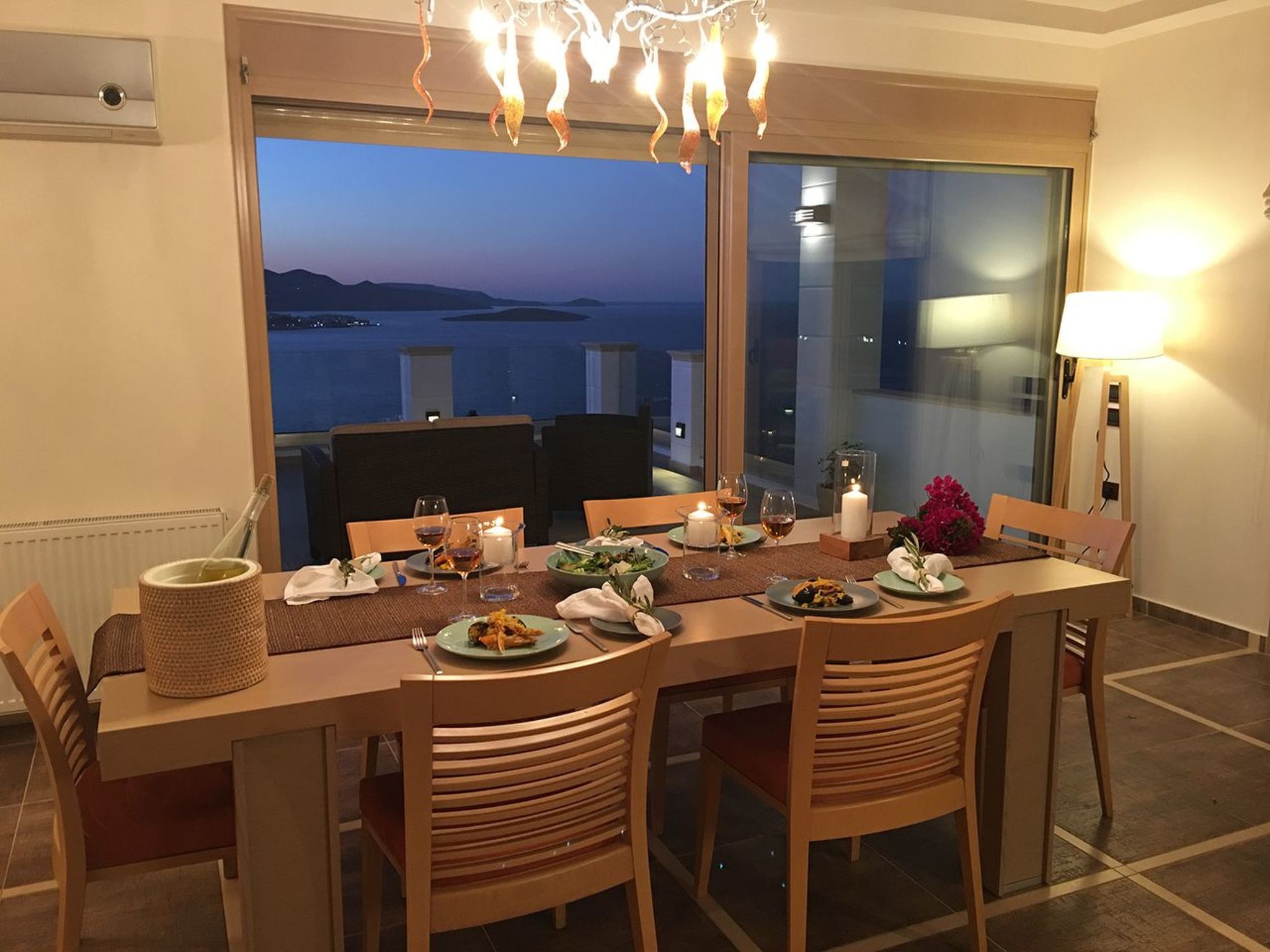 Brandneue, schicke und luxuriöse Wohnung-Drinnen