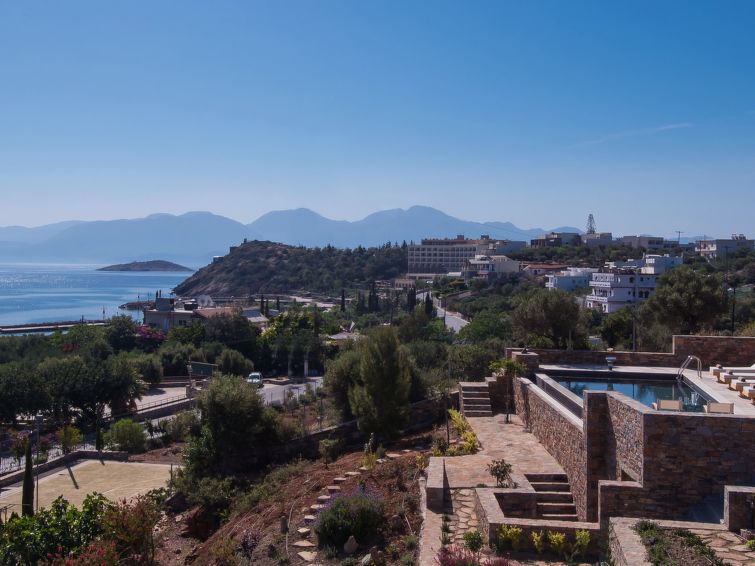 Vakantiehuis met privézwembad aan zee in Agios Nikolaos