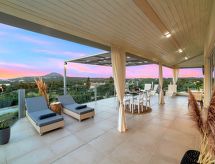 Olivengroene villa met privé verwarmd zwembad bij Agios Nikolaos - thumbnail 4
