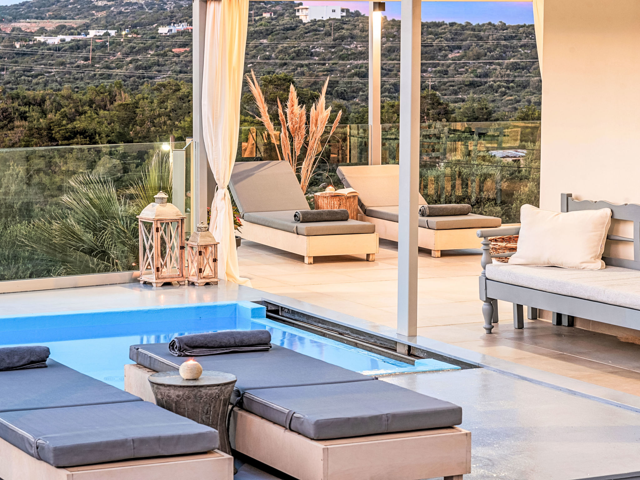 Olivengrüne Villa mit privatem beheiztem Pool - Drinnen