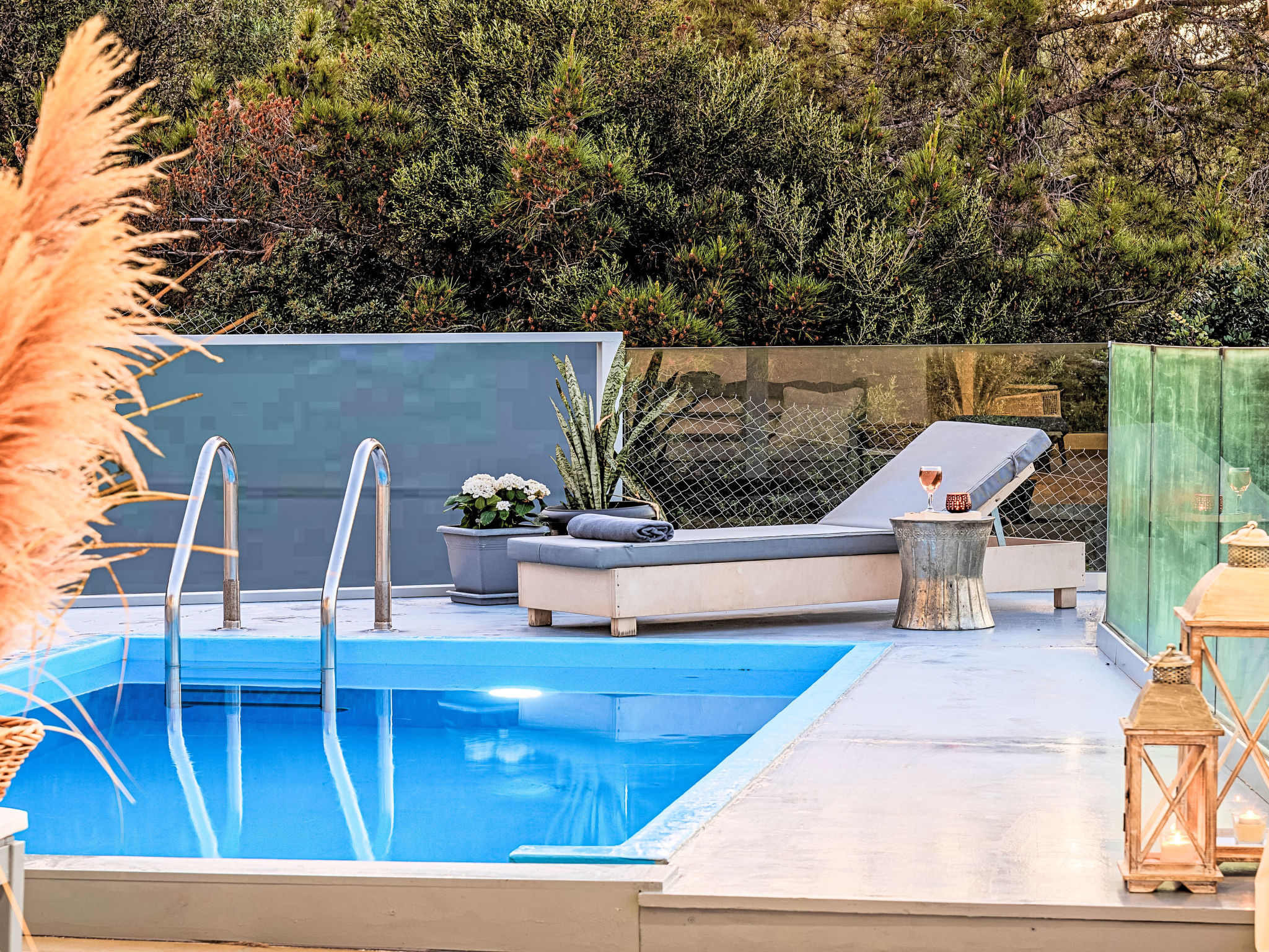 Olivengrüne Villa mit privatem beheiztem Pool - Draußen