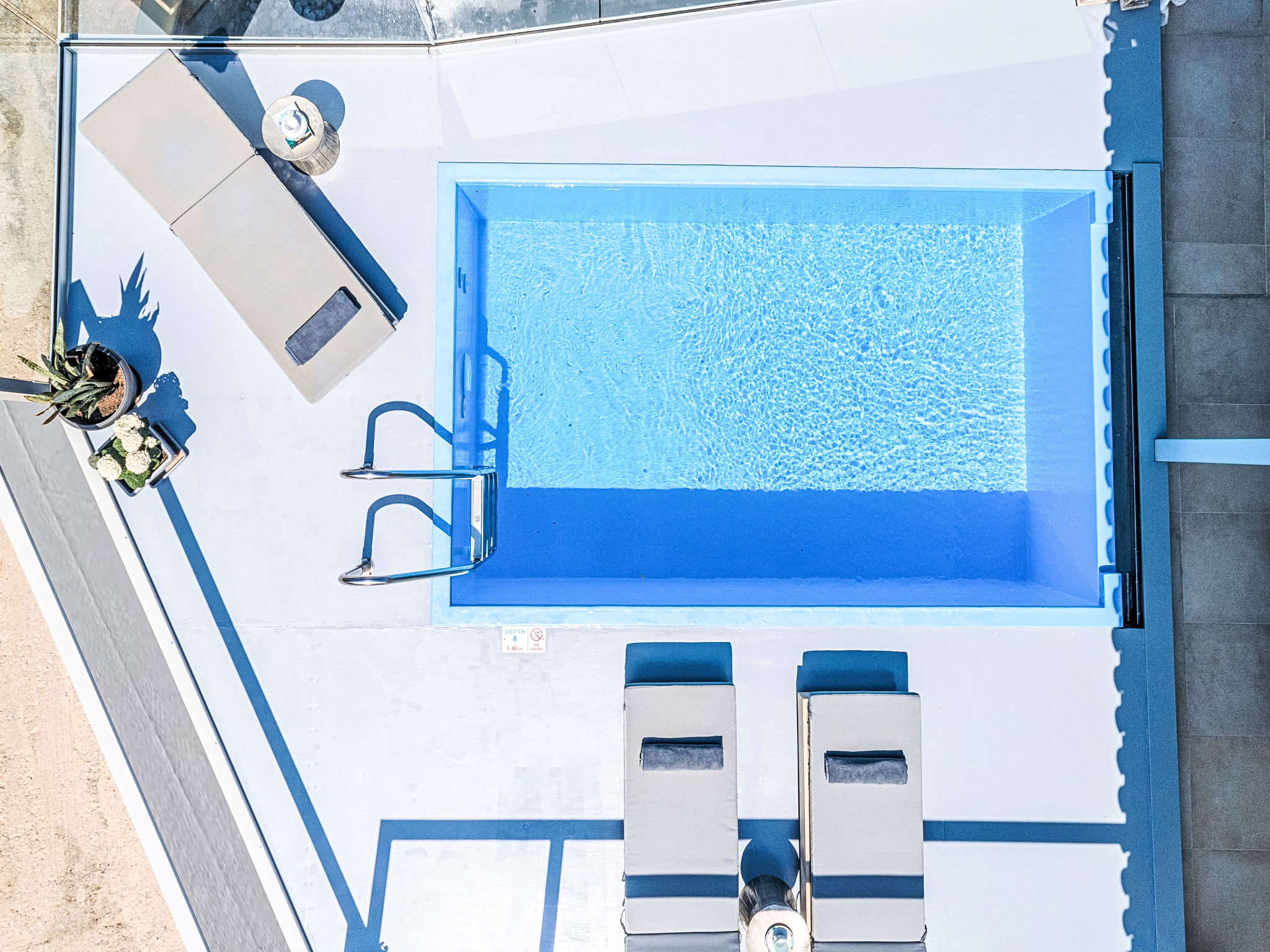 Olivengrüne Villa mit privatem beheiztem Pool