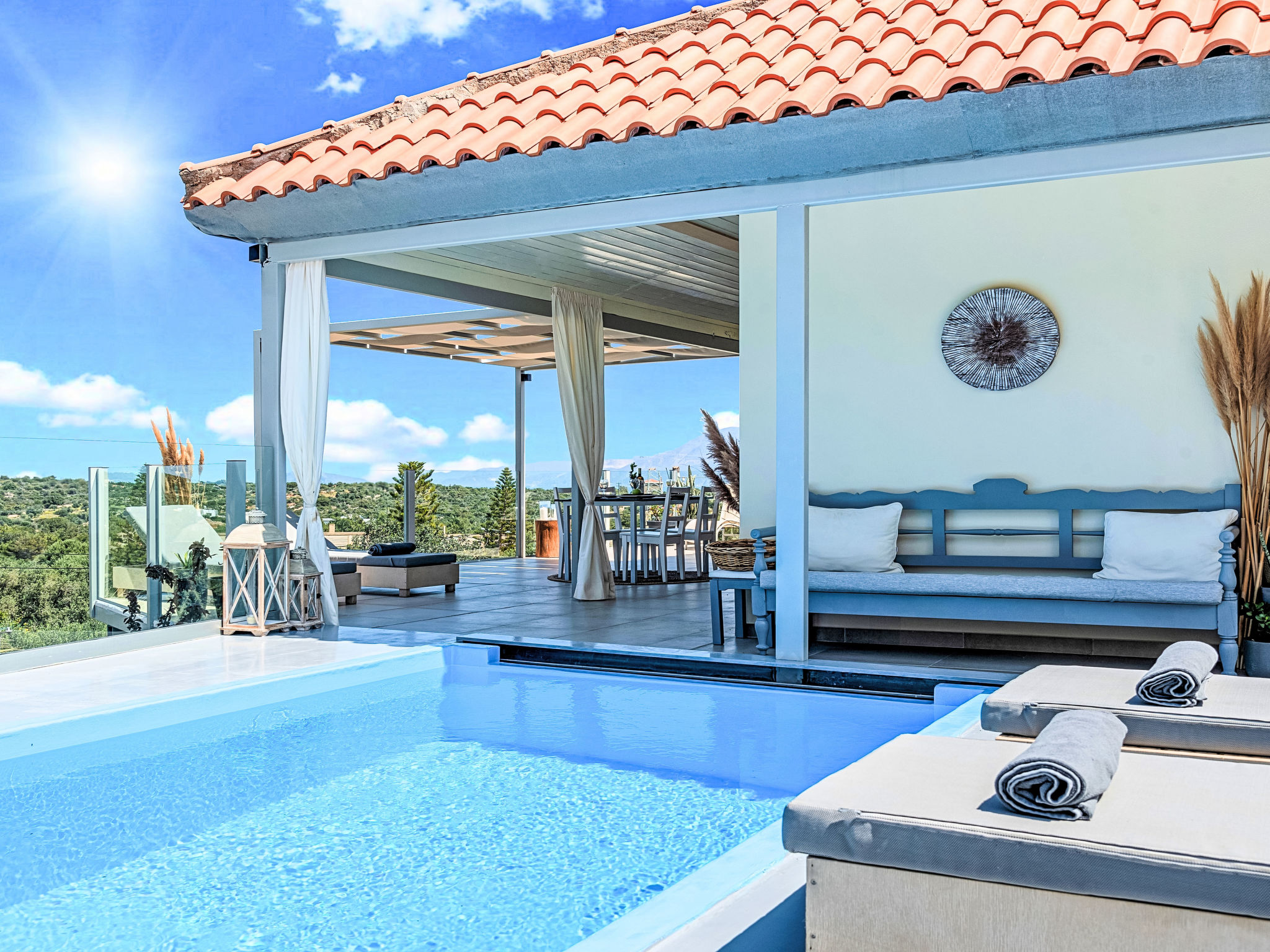 Olivengrüne Villa mit privatem beheiztem Pool - Draußen