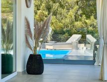 "Olive Green" mit Blick auf das Wasser