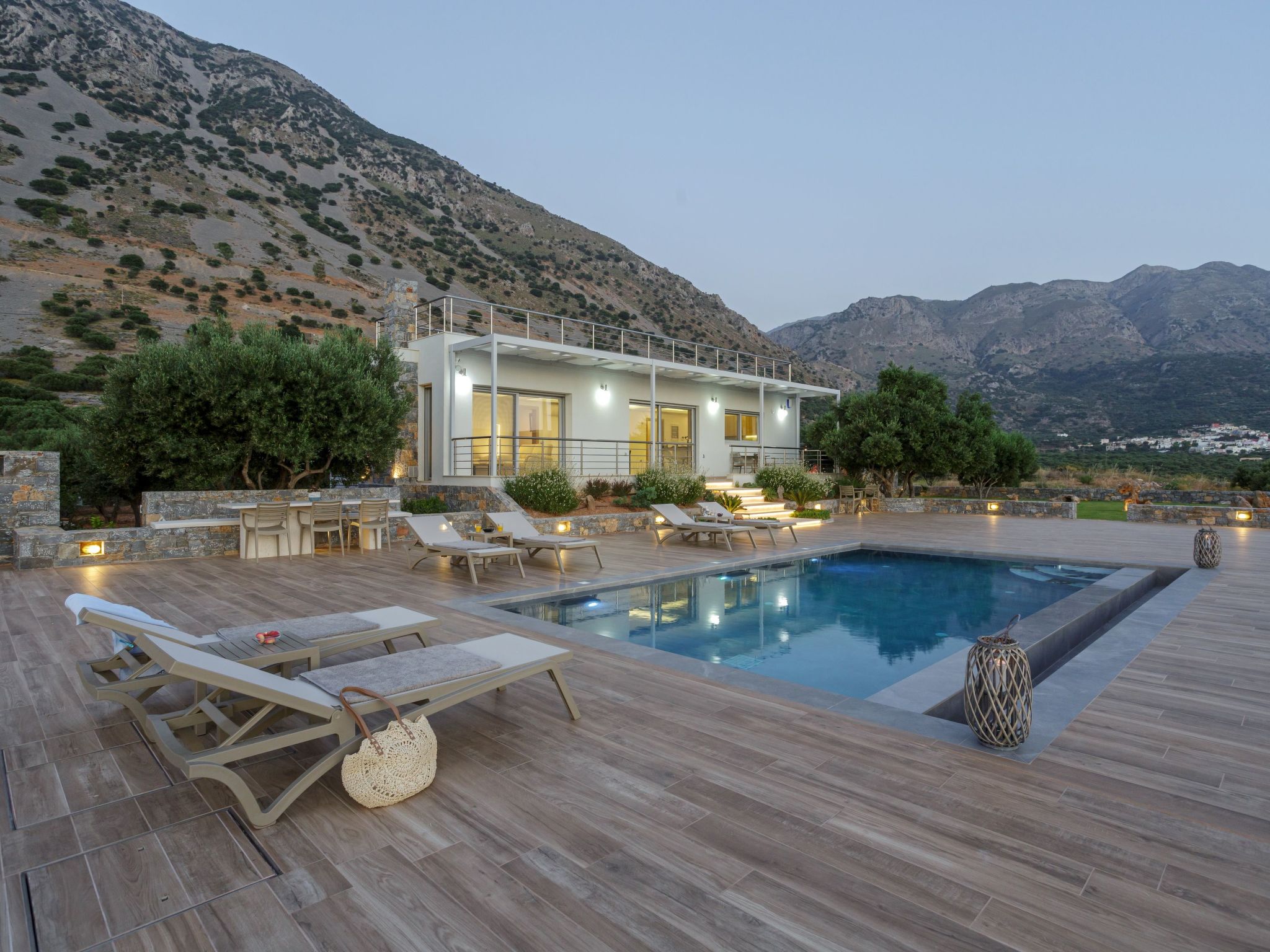 Villa mit Grillplatz und privatem beheiztem Pool