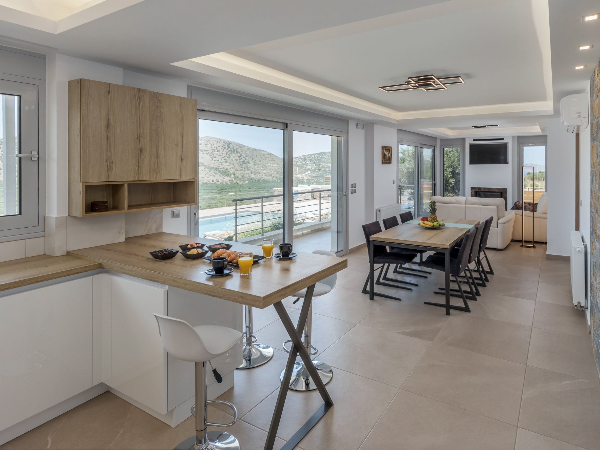 Villa mit Grillplatz und privatem beheiztem Pool-Dedans